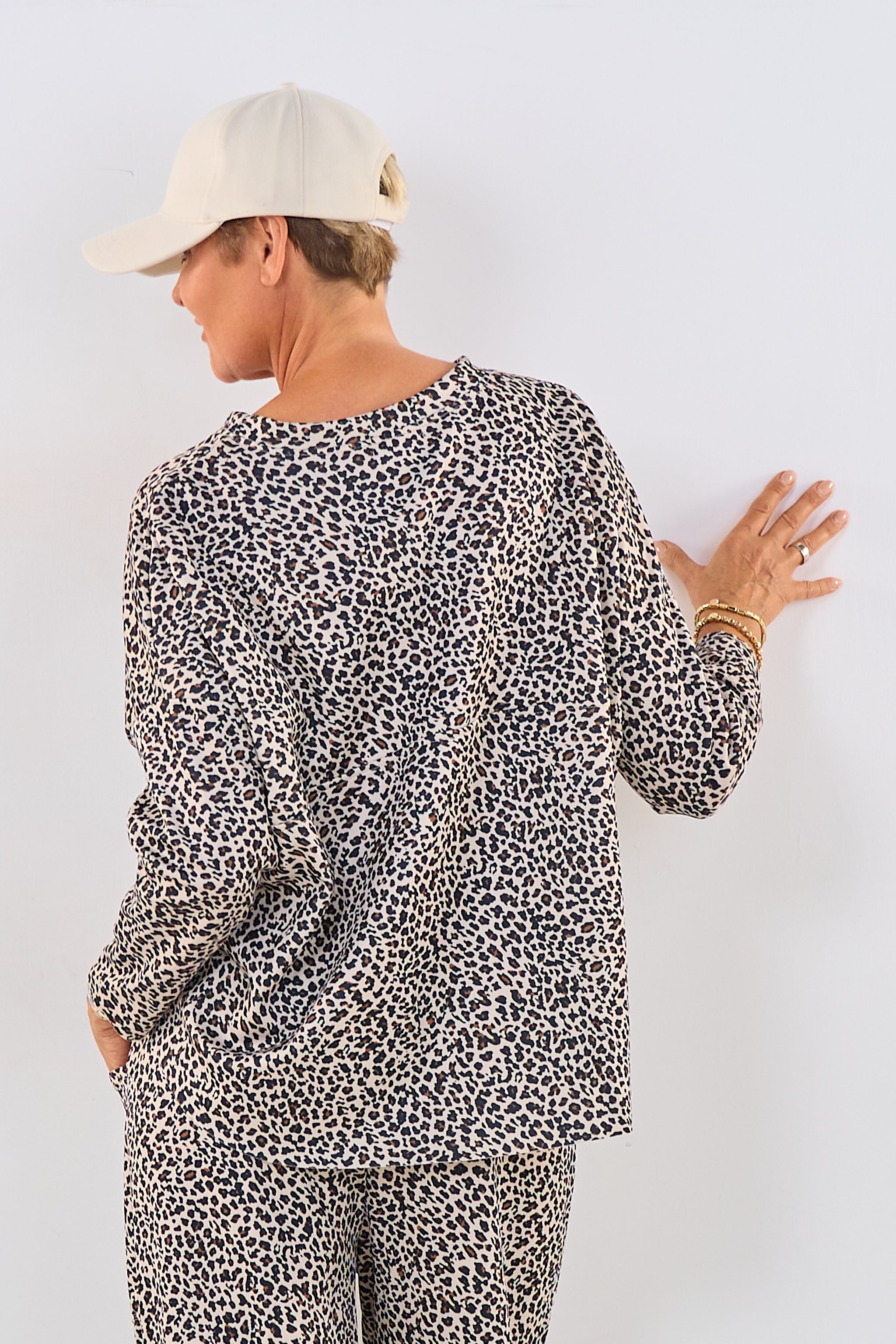 Langarm Shirt im Leo-Look, creme-schwarz