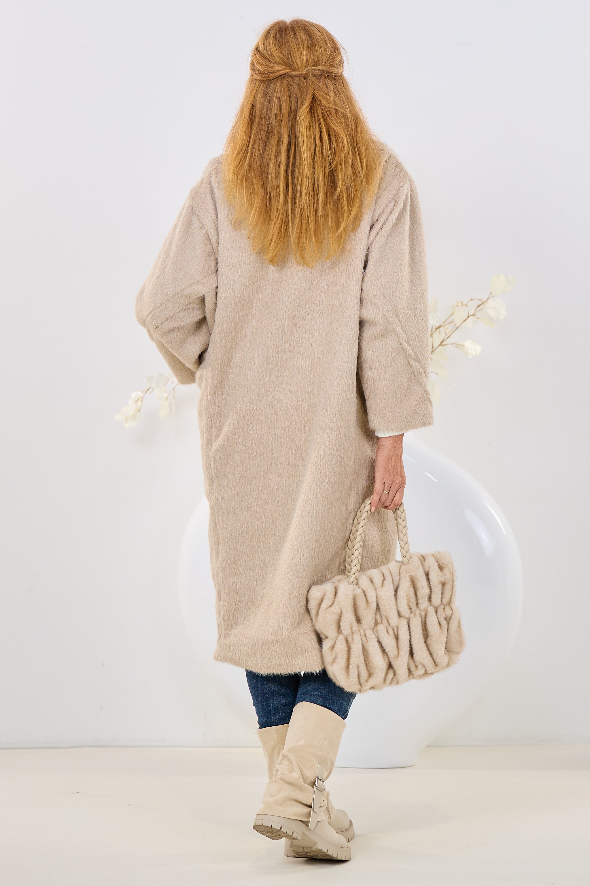 Kuscheliger Mantel in Felloptik, beige
