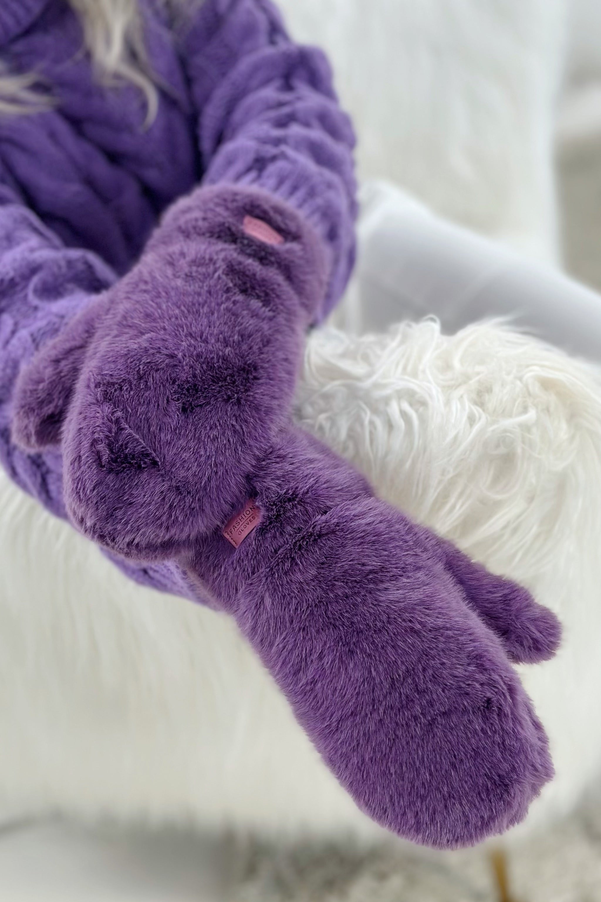 Fäustlinge in Felloptik, lila