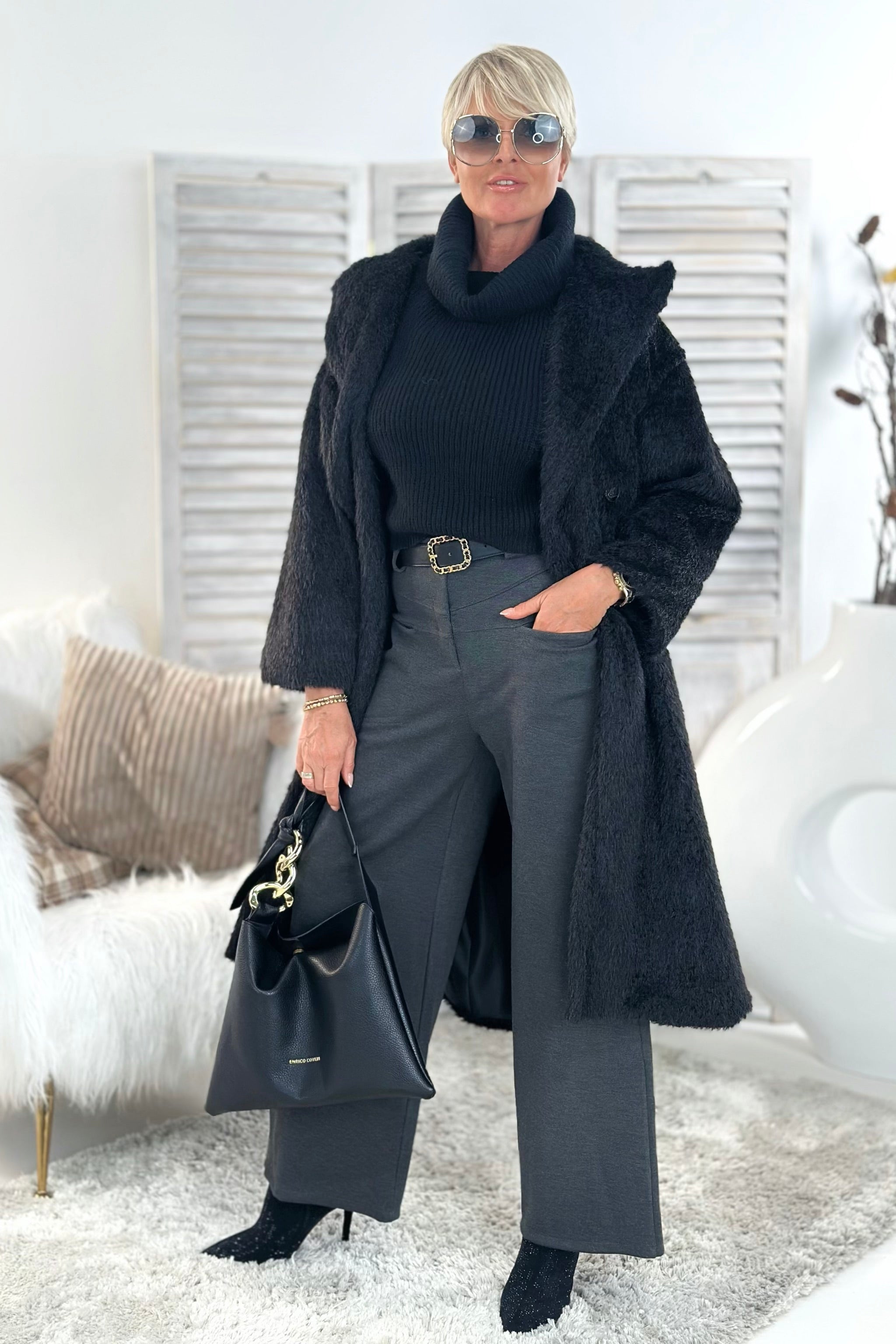 Cozy coat in fur look, black