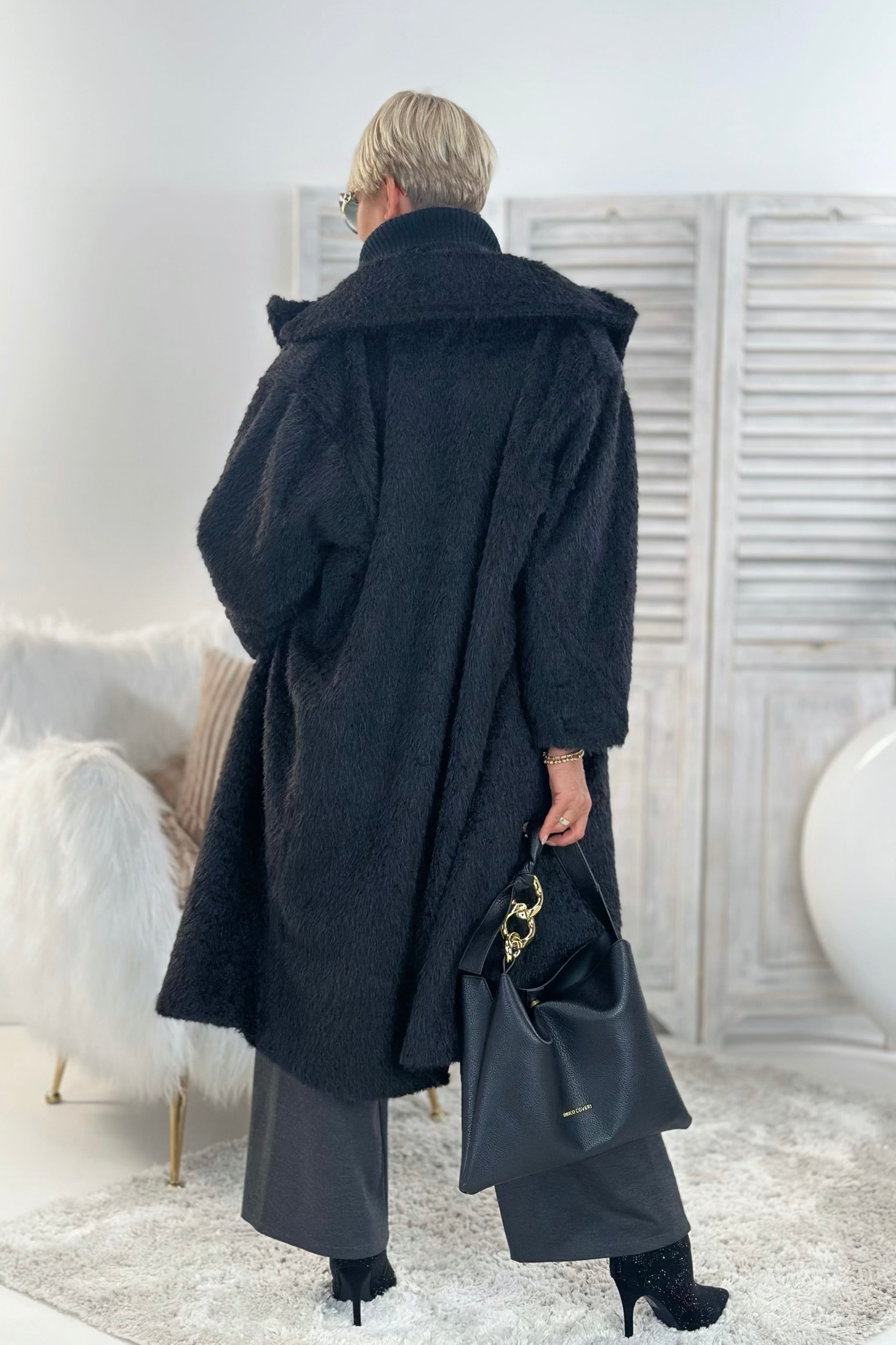 Cozy coat in fur look, black