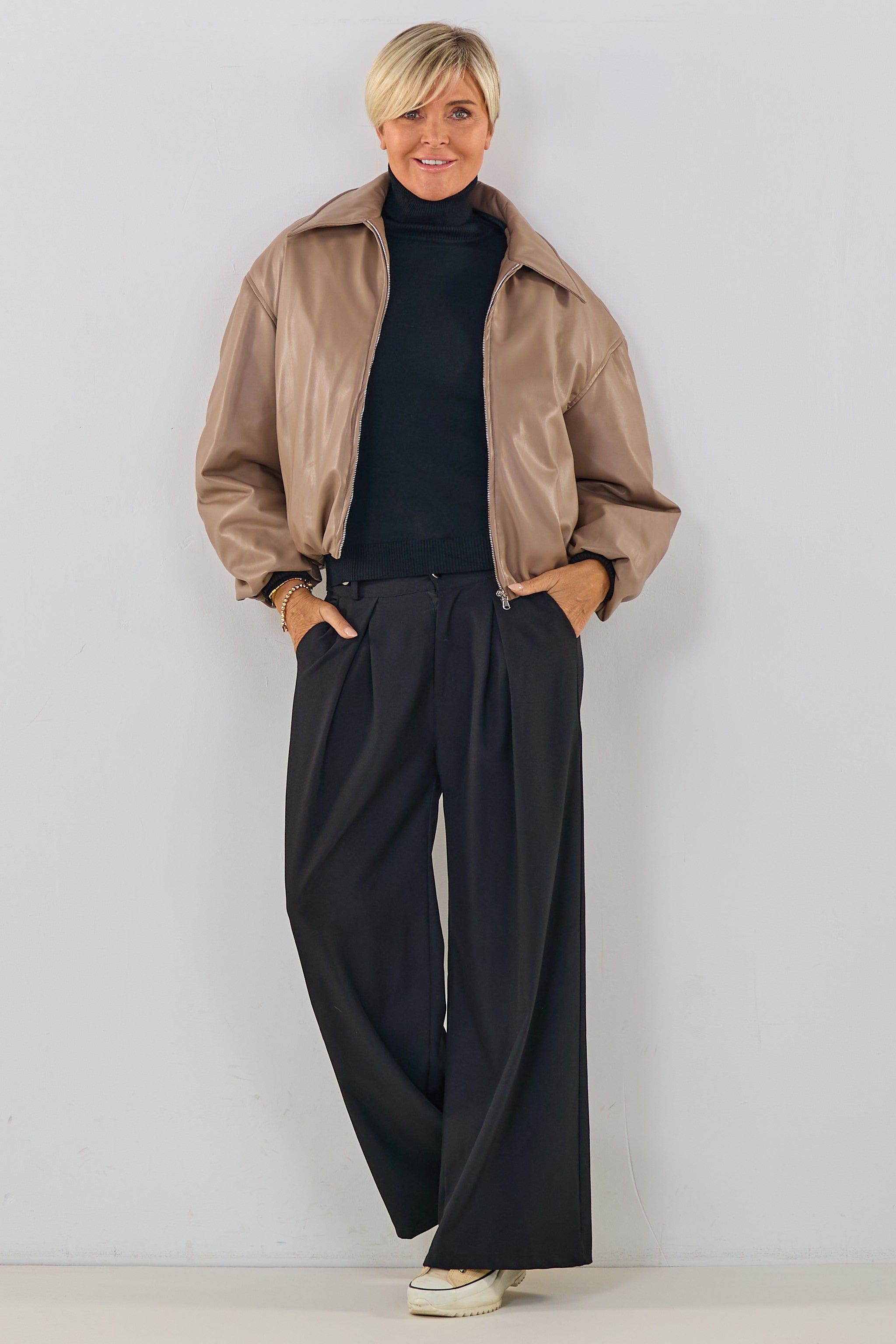 Stylische Kunstlederjacke, taupe