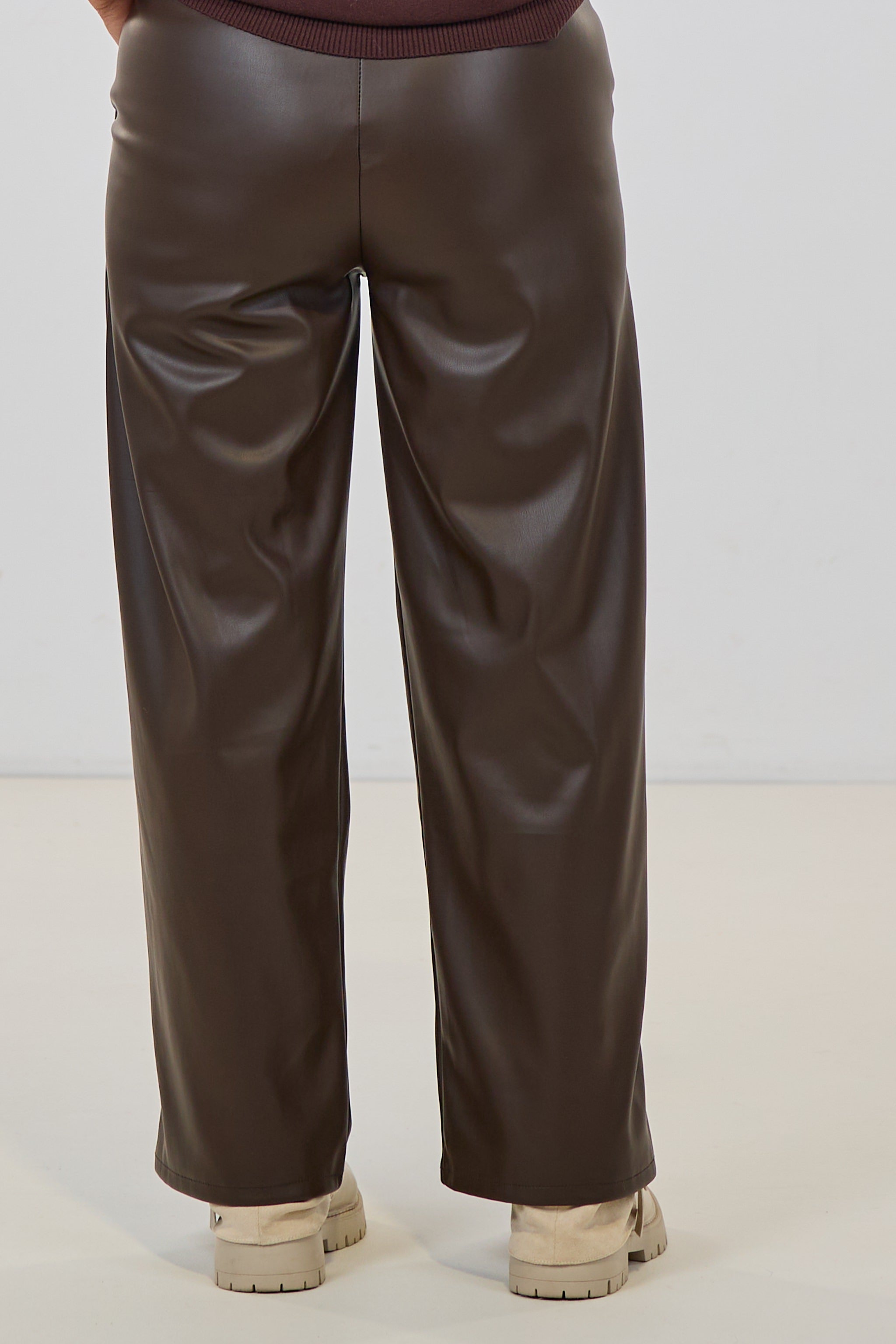 Faux leather pants, chocolate