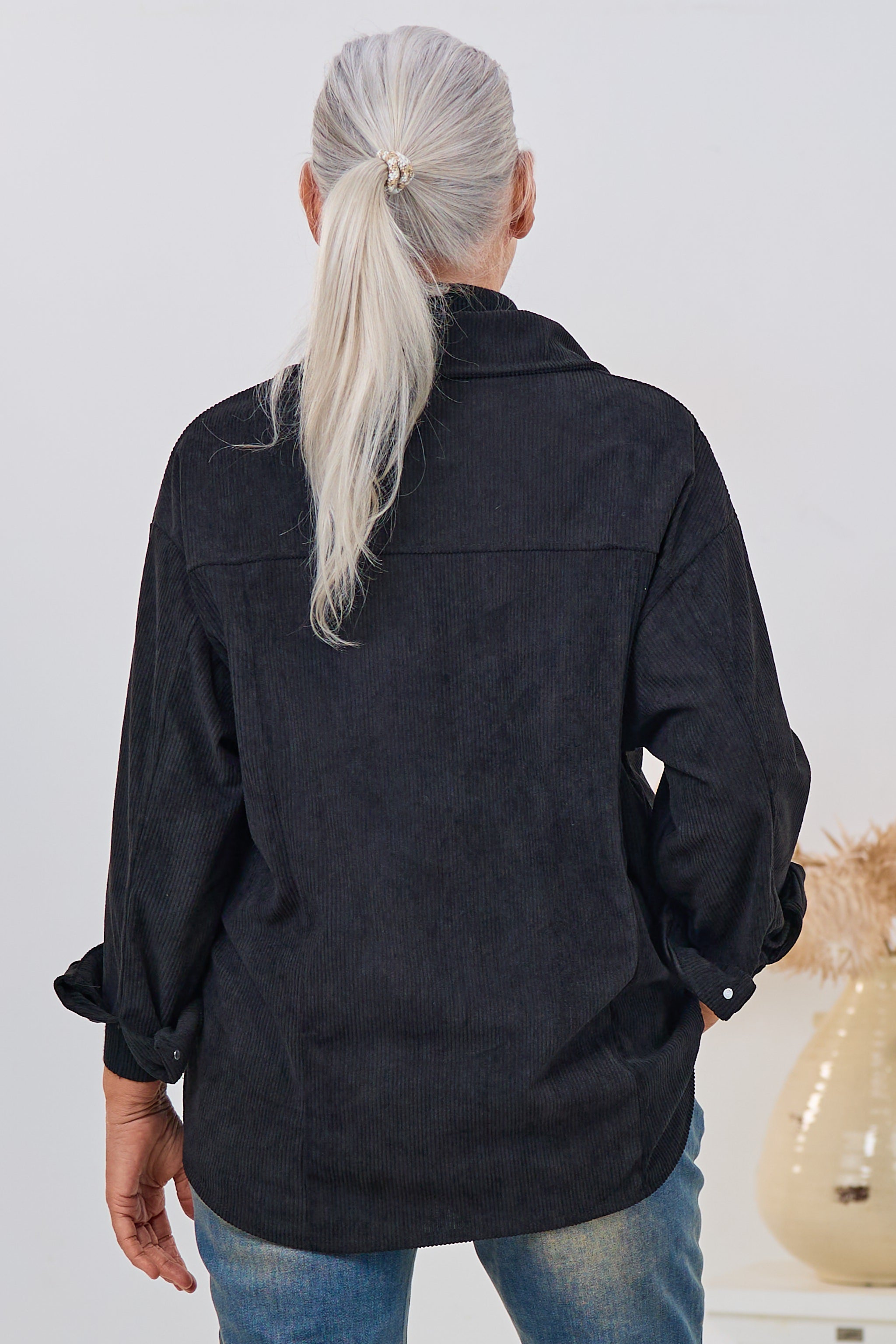 Lange Cord-Hemdjacke, schwarz