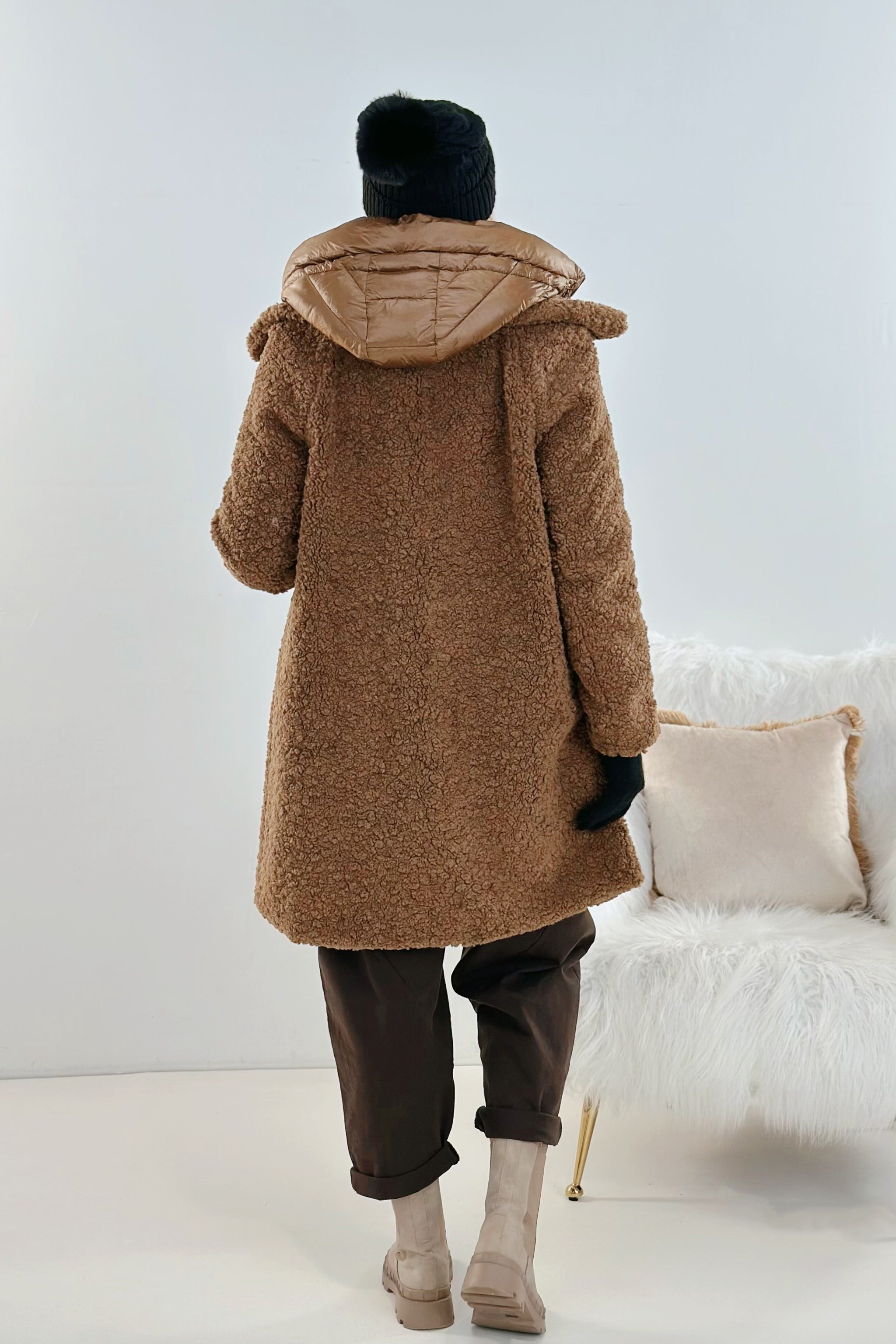 Teddy-Kurz-Mantel mit Steppeinsatz, braun