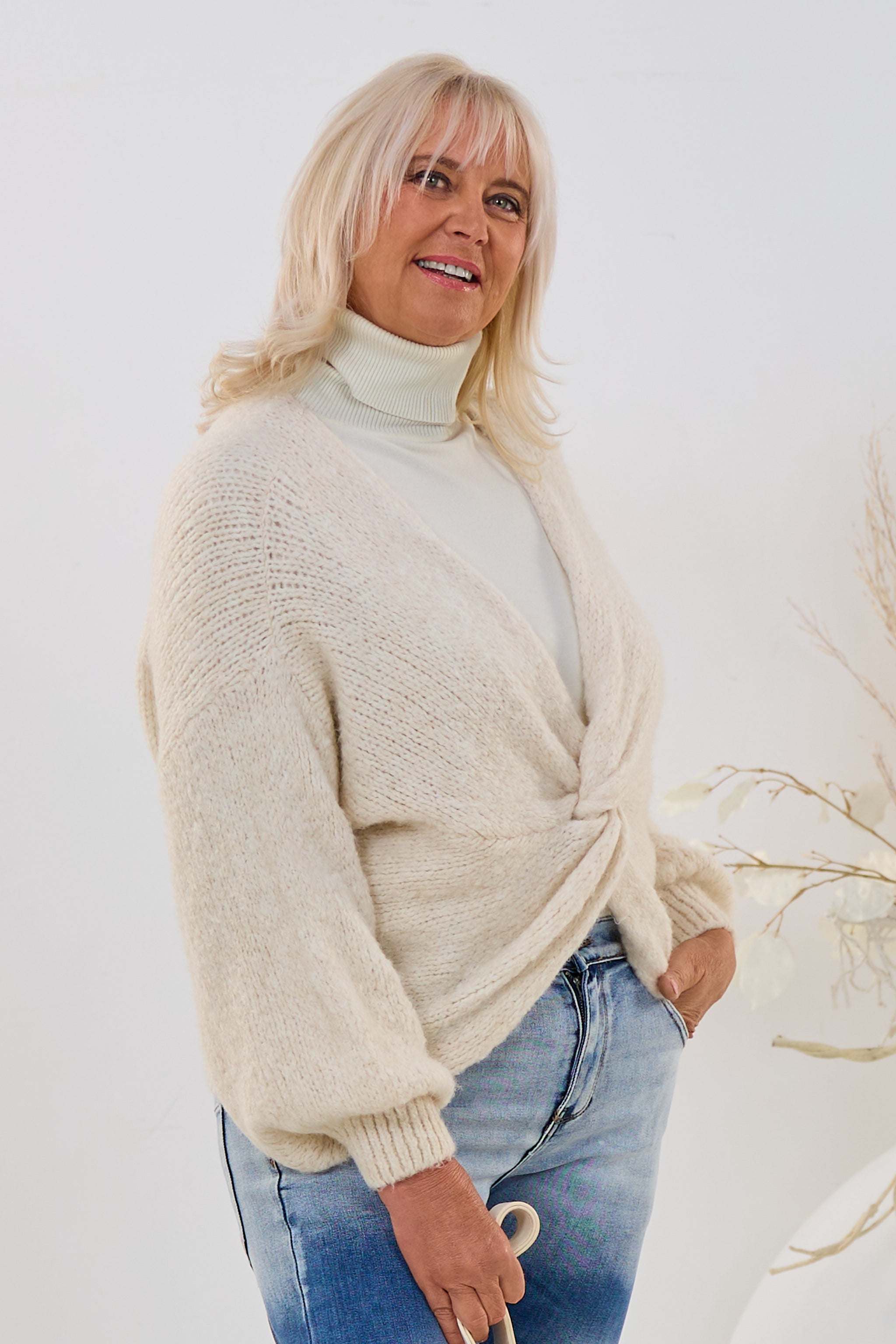 Pulli mit raffiniertem Vorderteil, hell beige