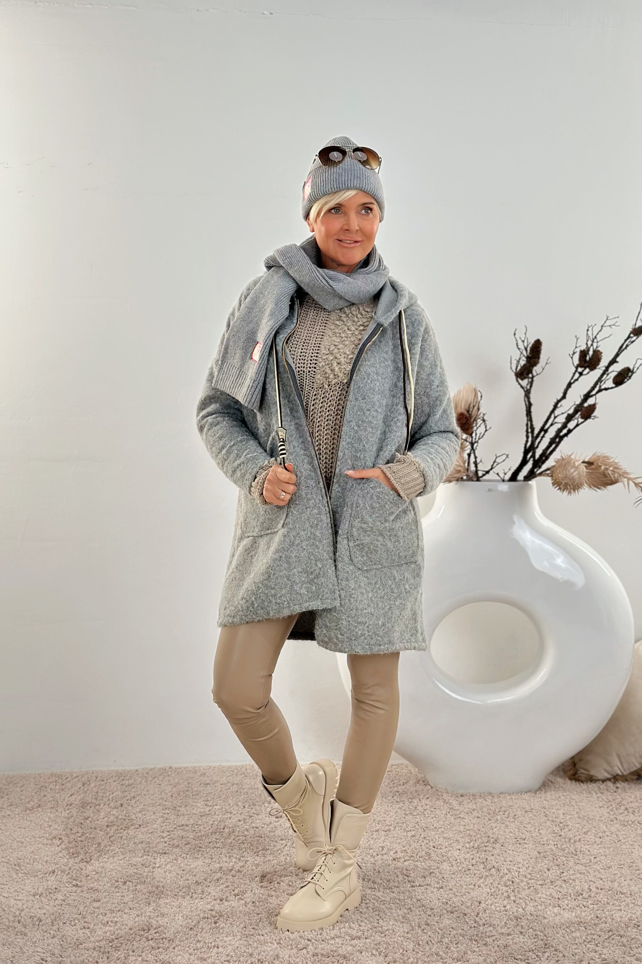 Leichte Kapuzenjacke in Woll-Optik, grau-grün