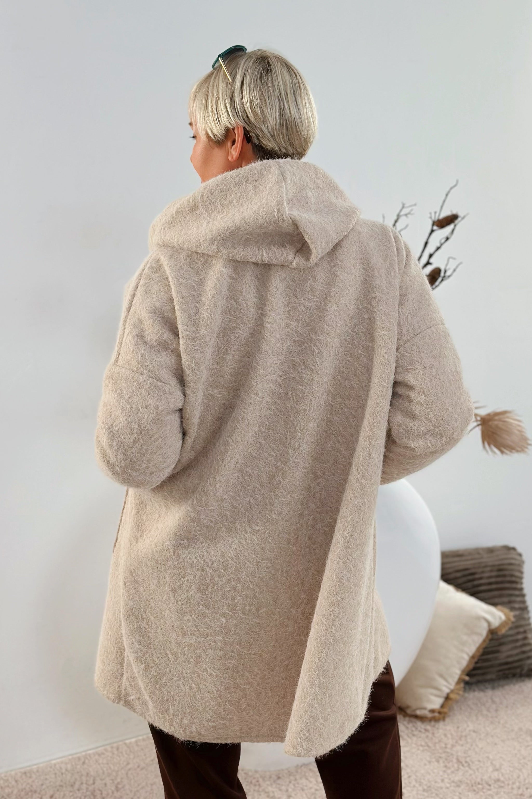 Leichte Kapuzenjacke in Woll-Optik, beige