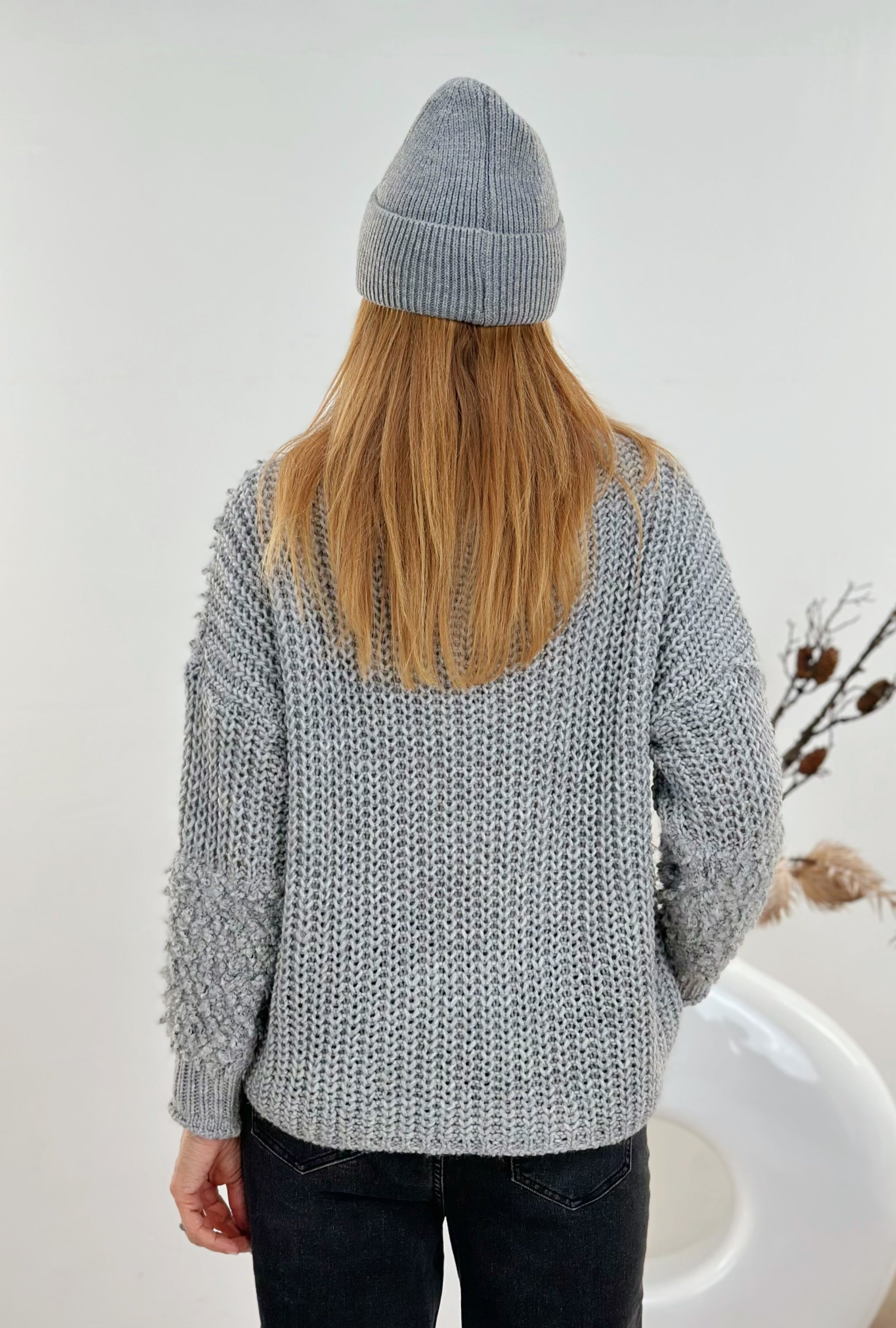 Strickpulli mit Bouclé und Patentmuster, grau