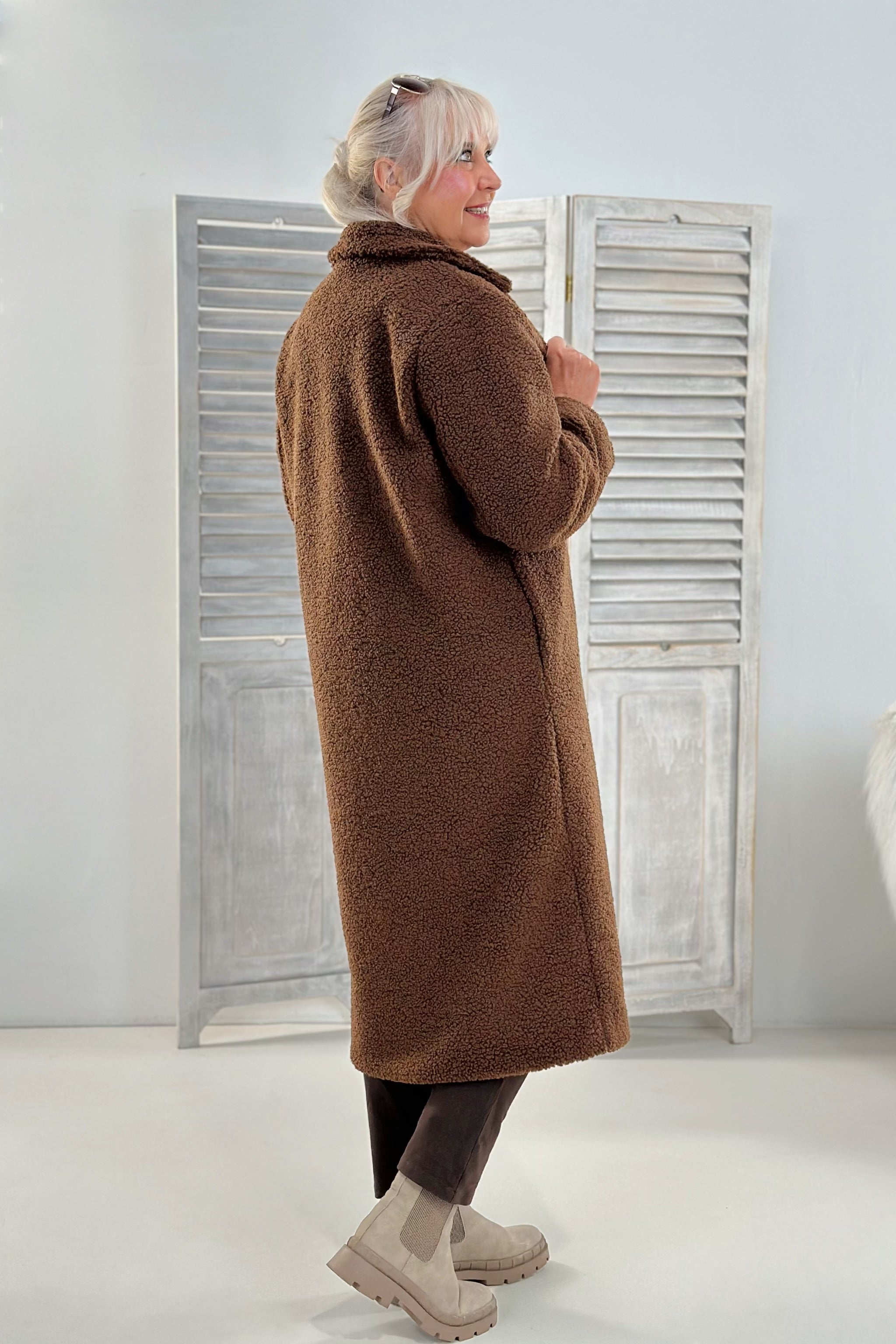 langer Teddymantel mit Revers, braun