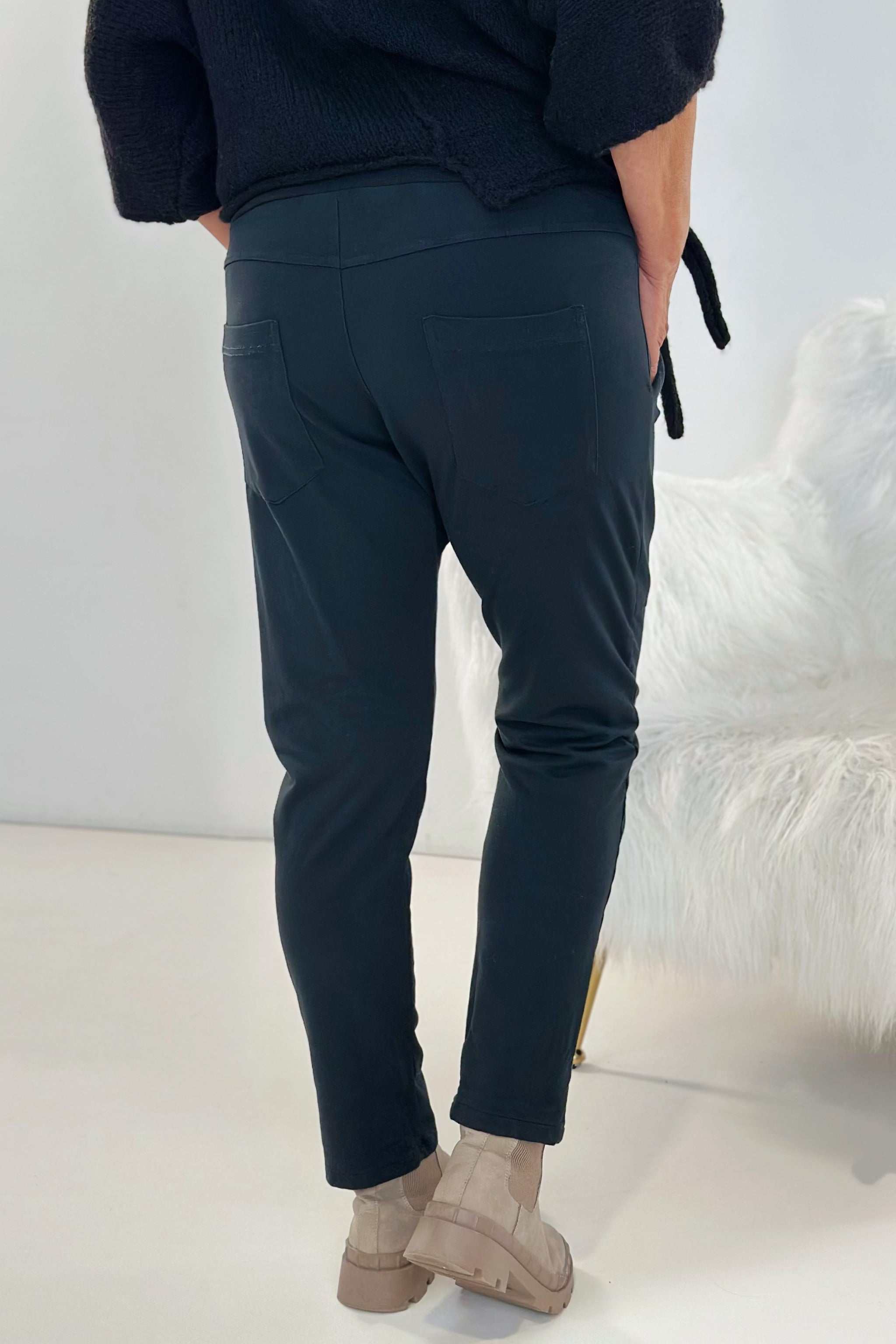 Joggpants mit großen Taschen, schwarz