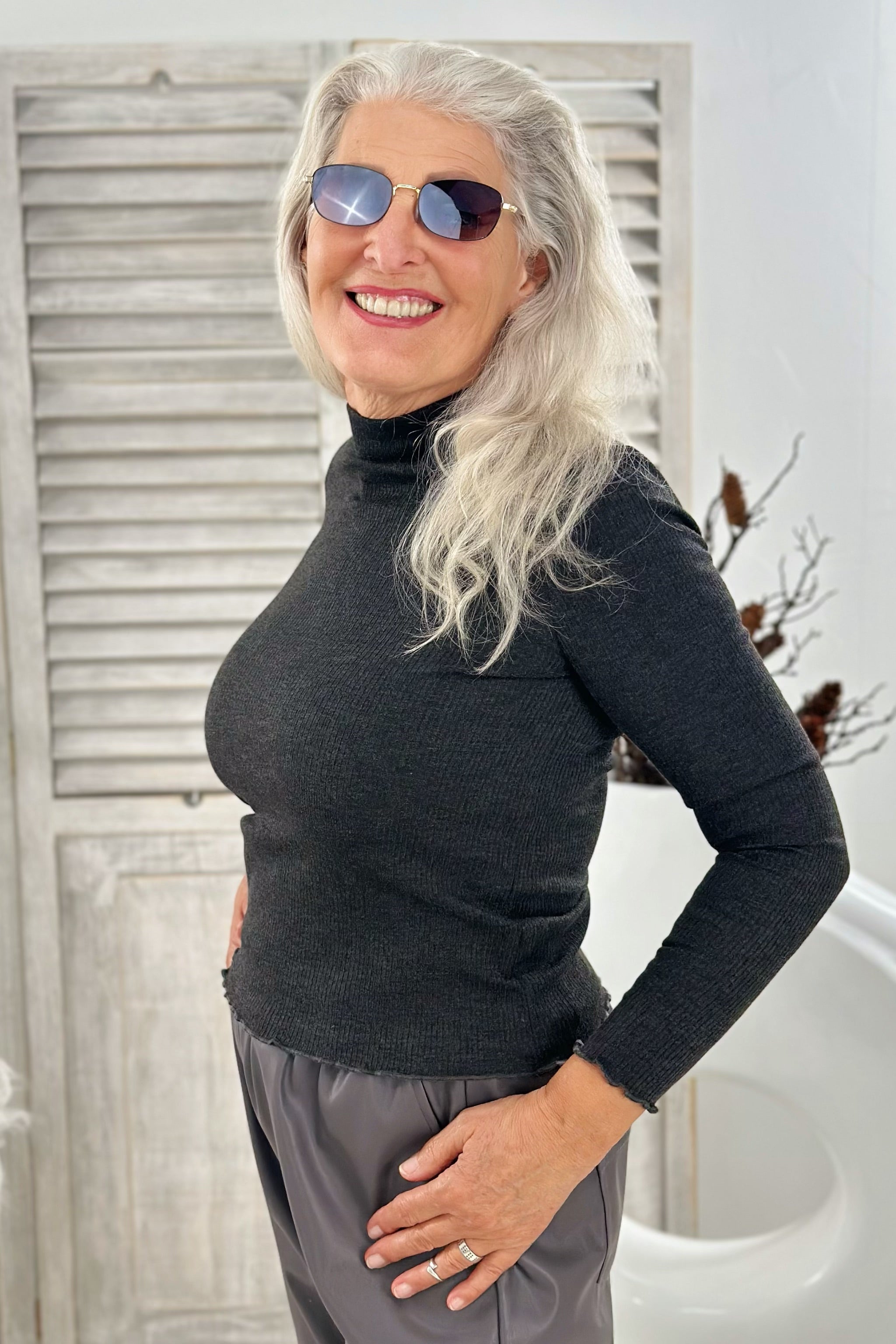 Geripptes Shirt mit Turtleneck, anthrazit