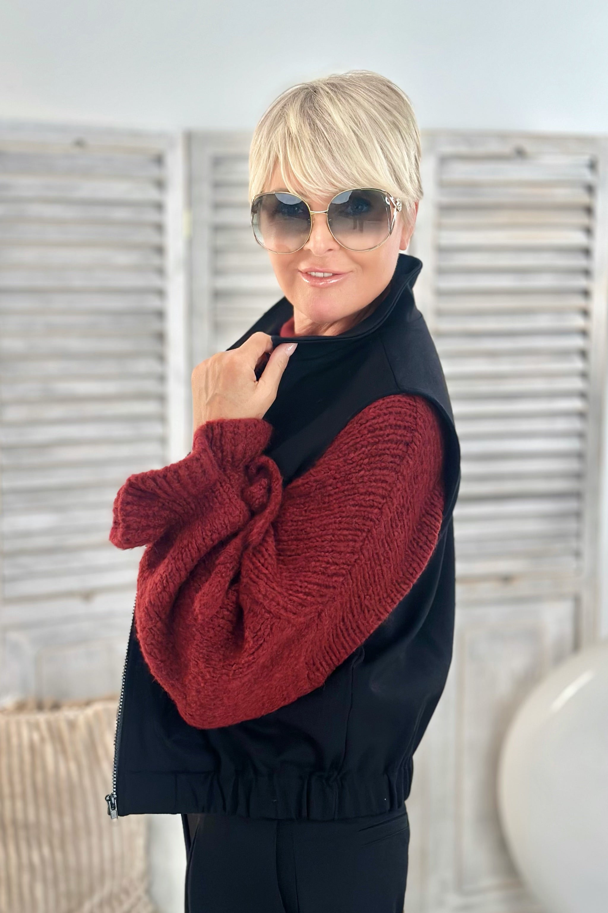 Weste mit aufgesetzten Taschen, schwarz