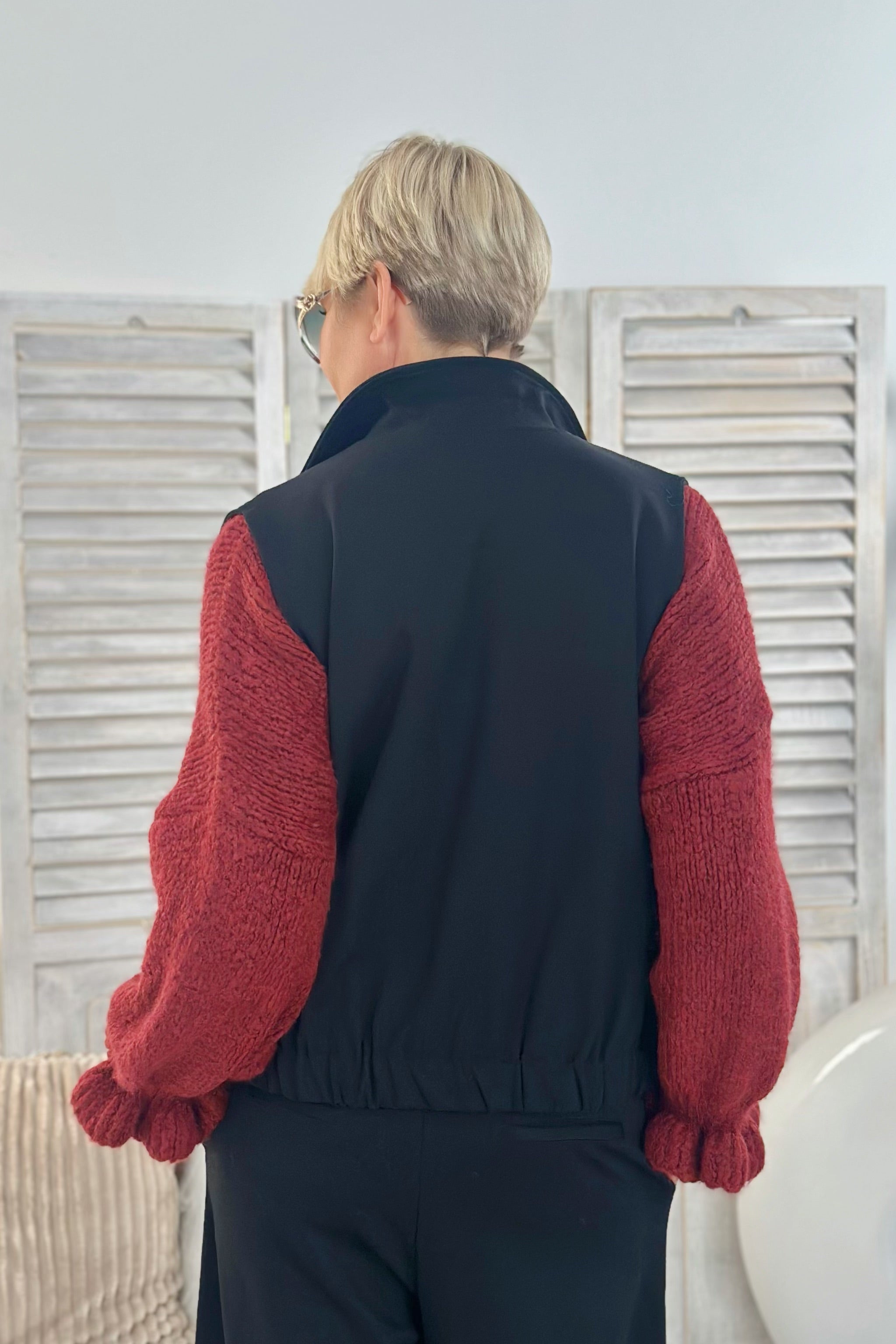 Weste mit aufgesetzten Taschen, schwarz