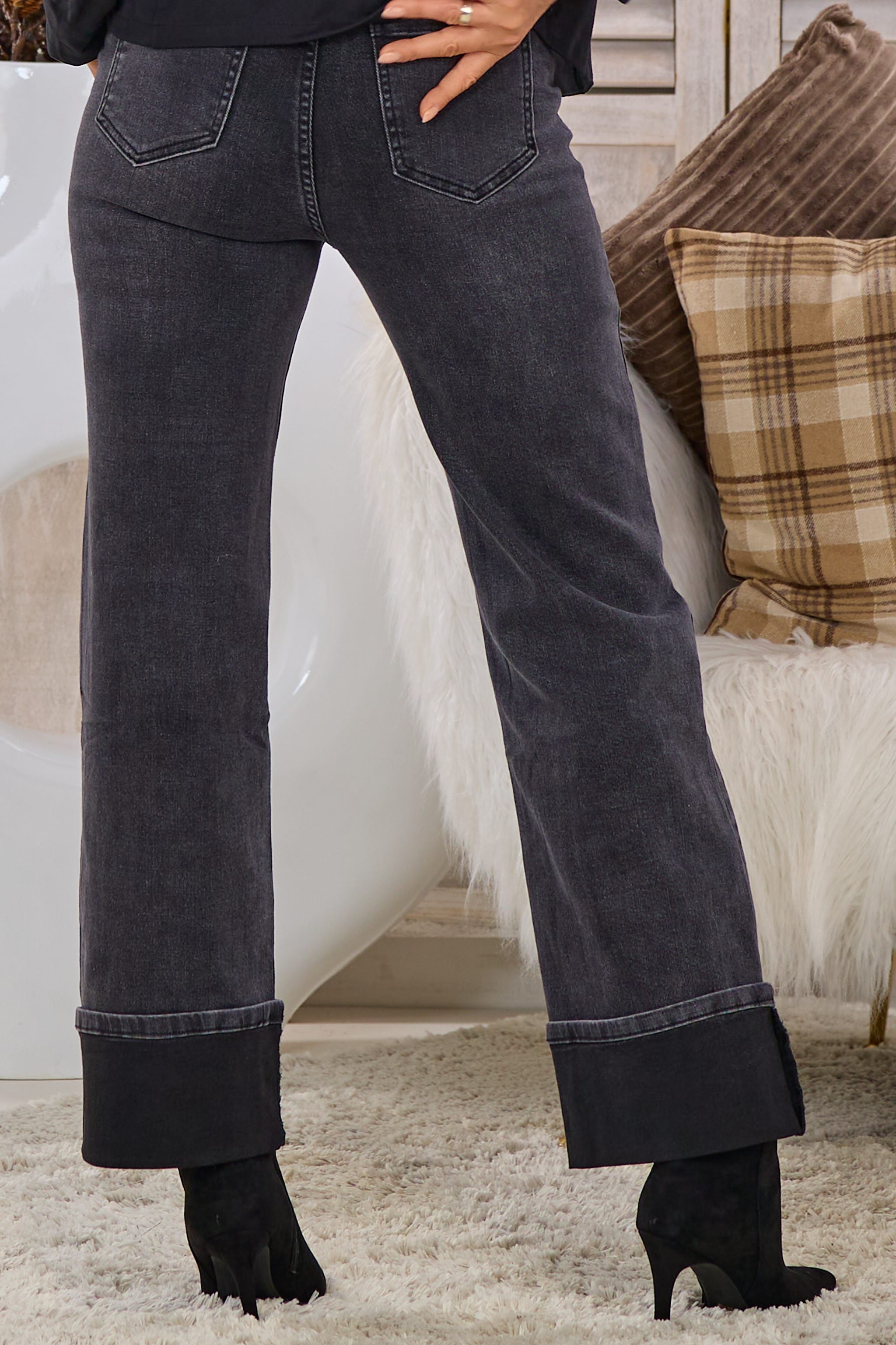 Jeans mit breitem Aufschlag, schwarz-stonewashed