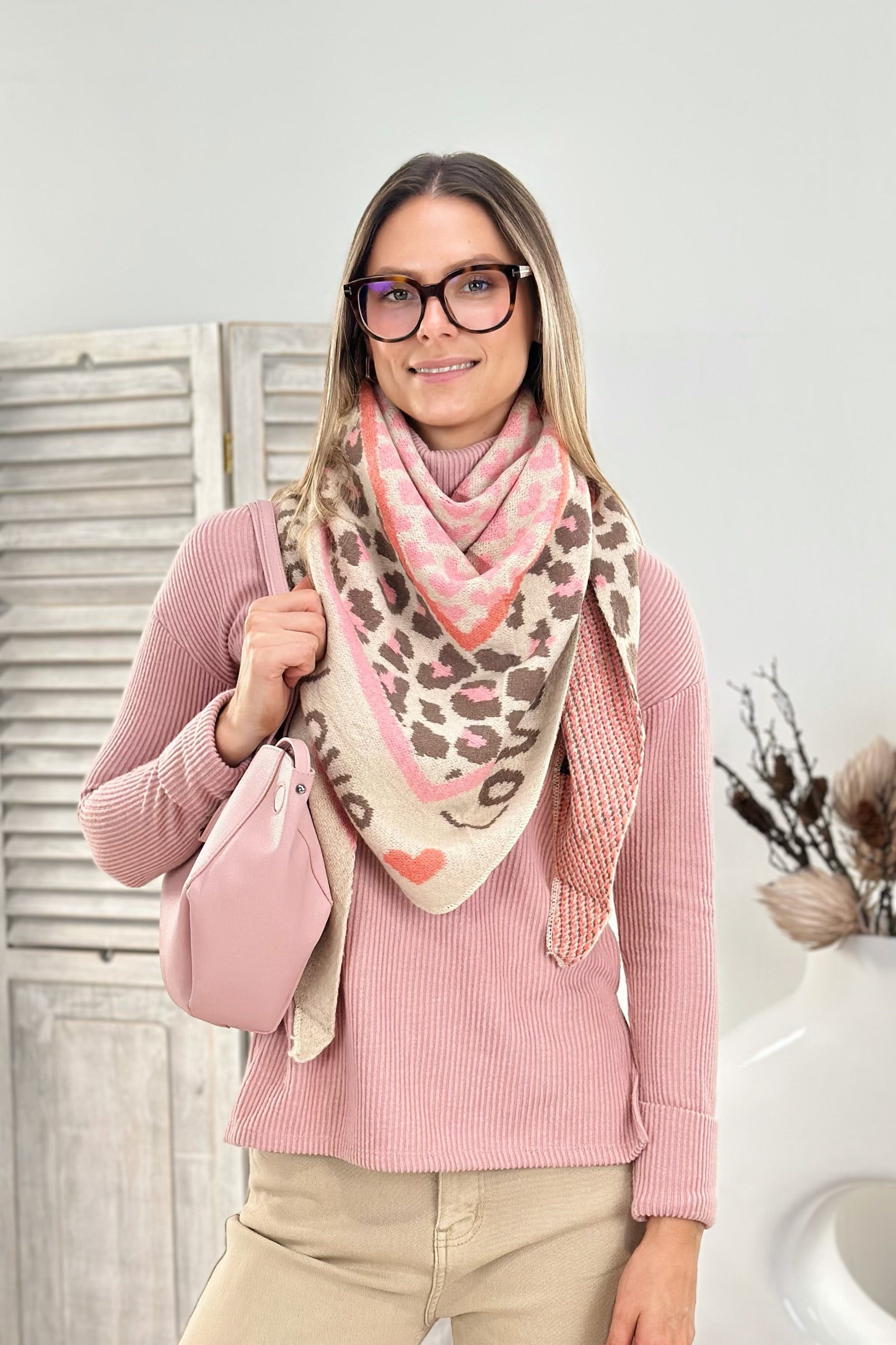 Dreiecksschal Love is Love, beige-rosa-braun