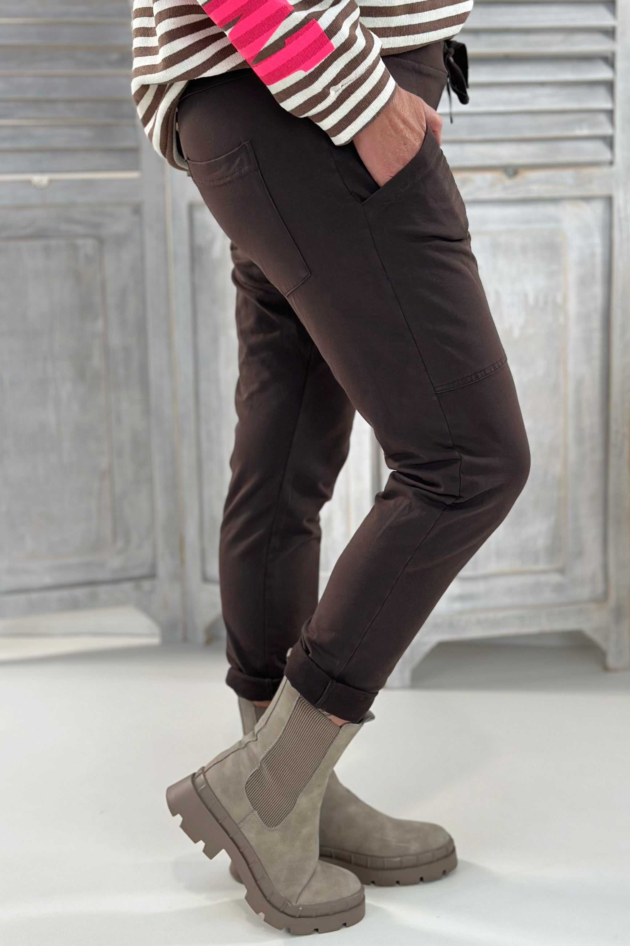 Joggpants mit großen Taschen, braun