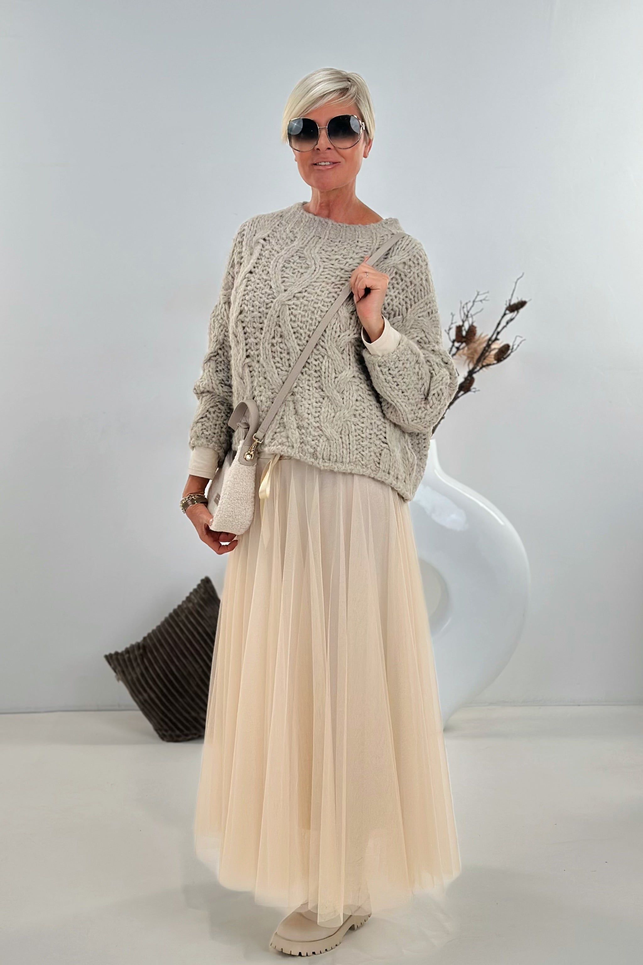 Tüllrock mit seidiger Zierschleife, beige
