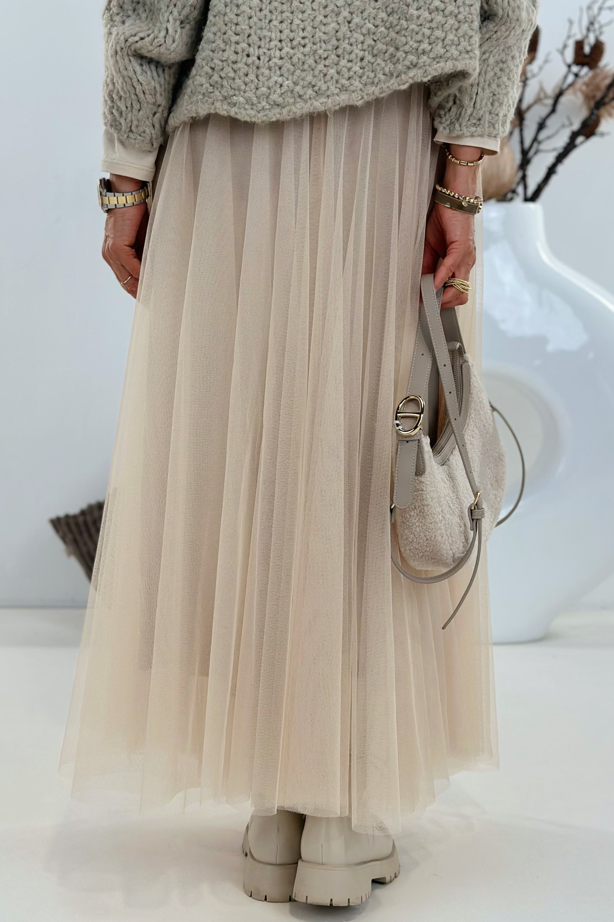 Tüllrock mit seidiger Zierschleife, beige
