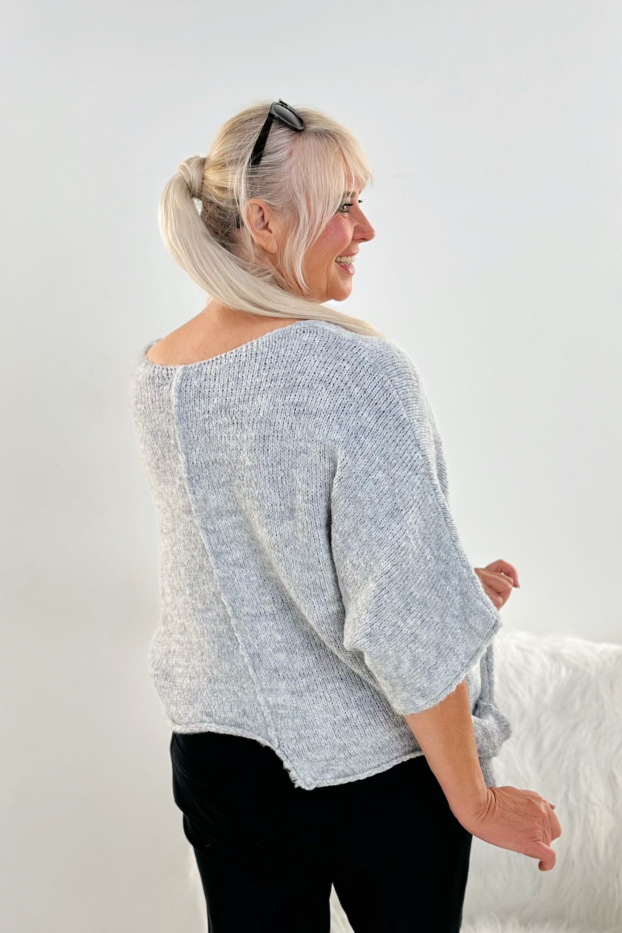 Asymmetrischer Strickpulli, grau