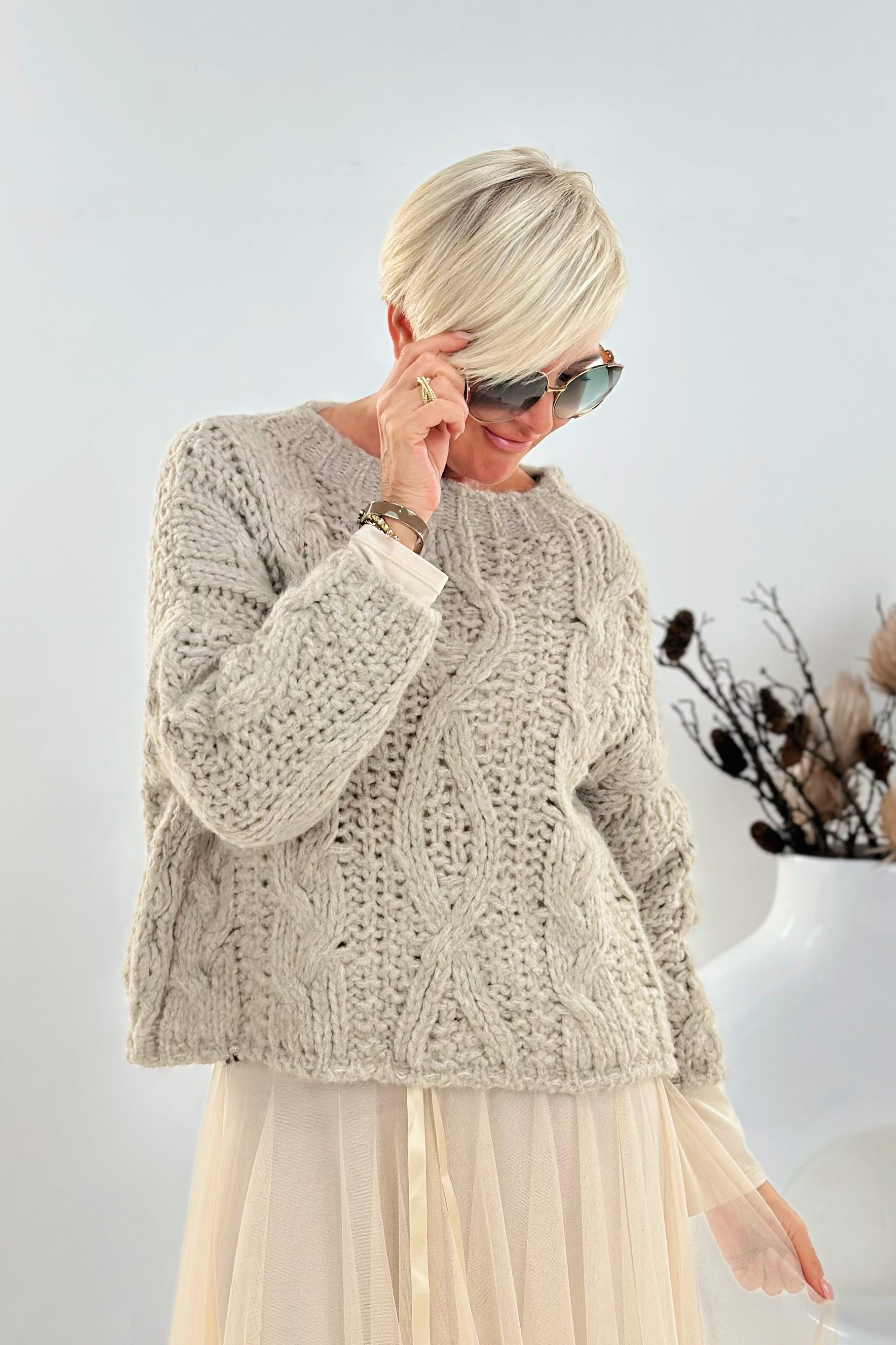 Strickpulli mit großem Zopfmuster, dunkelbeige