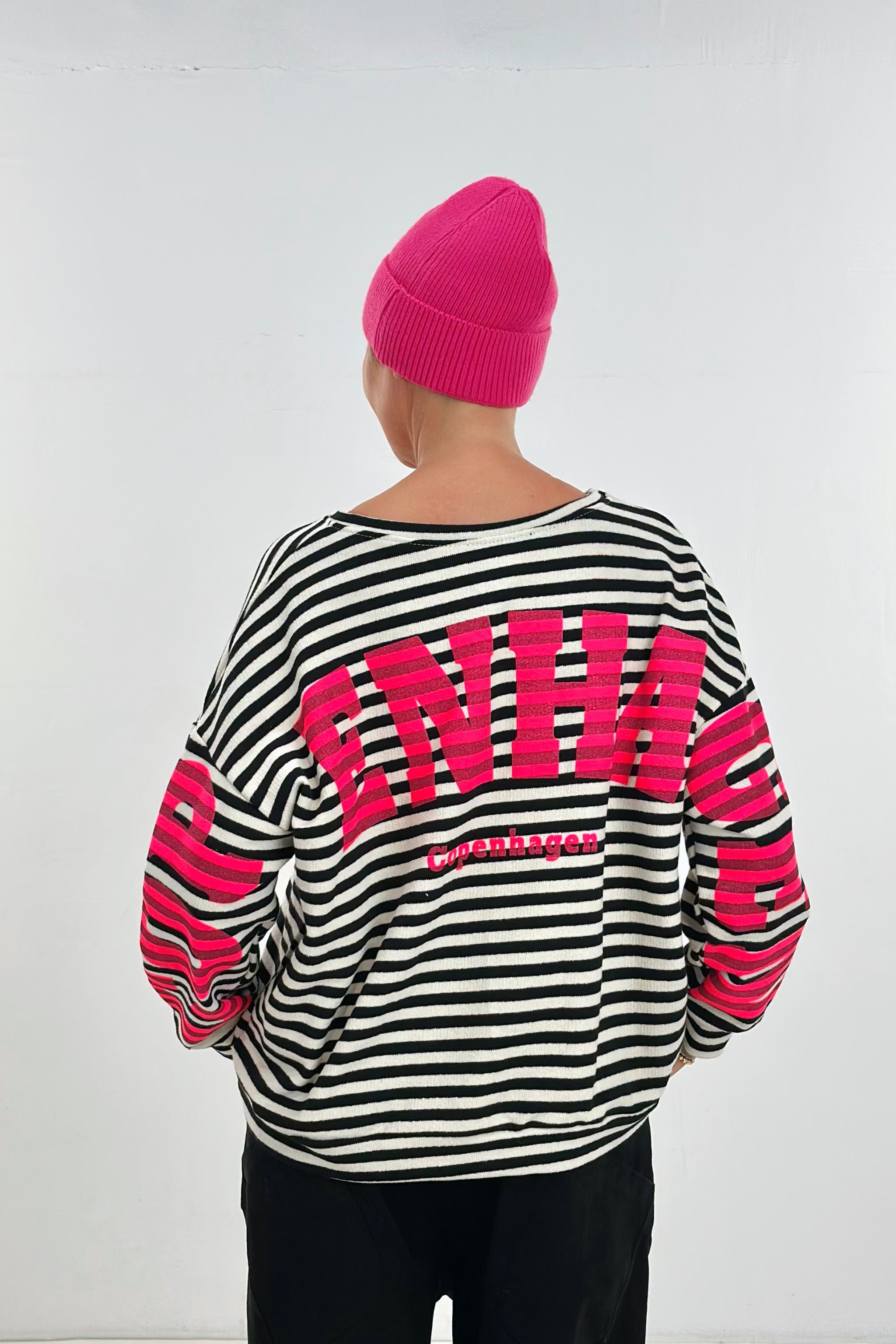Geringeltes Sweaty mit Schriftzug, schwarz-ecru-pink