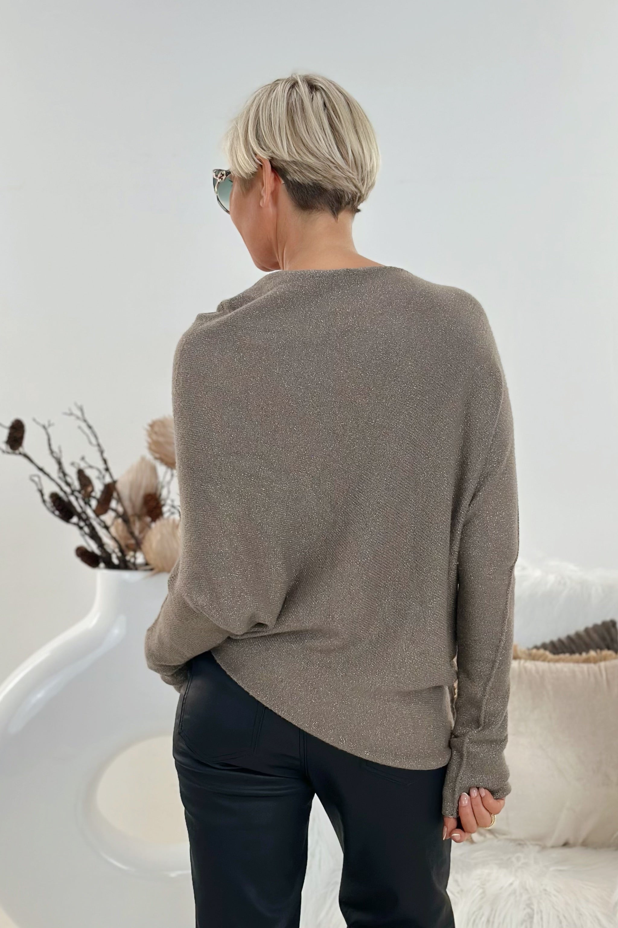 Asymmetrischer Strickpulli mit Glitzer, schlamm