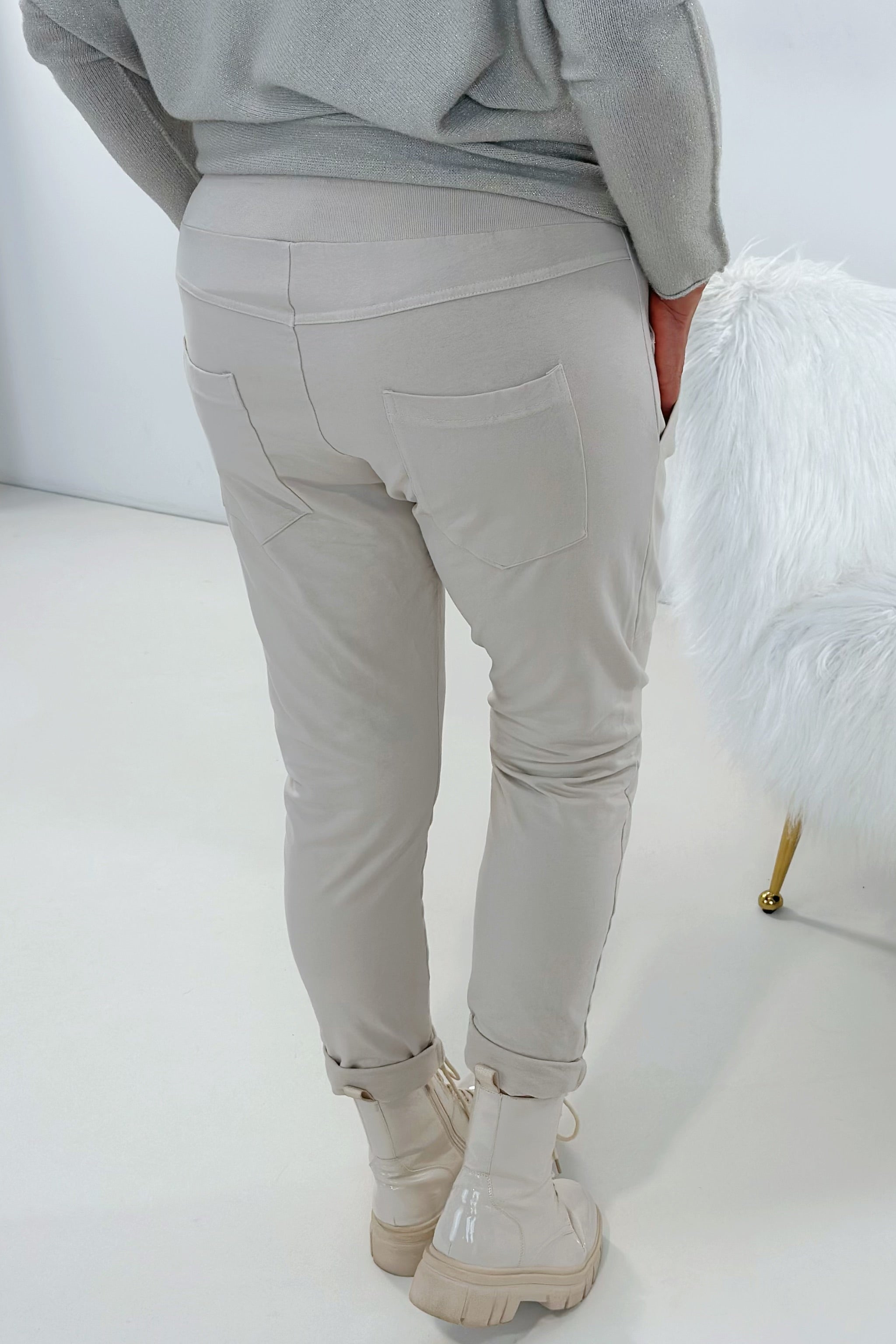 Joggpants mit großen Taschen, beige