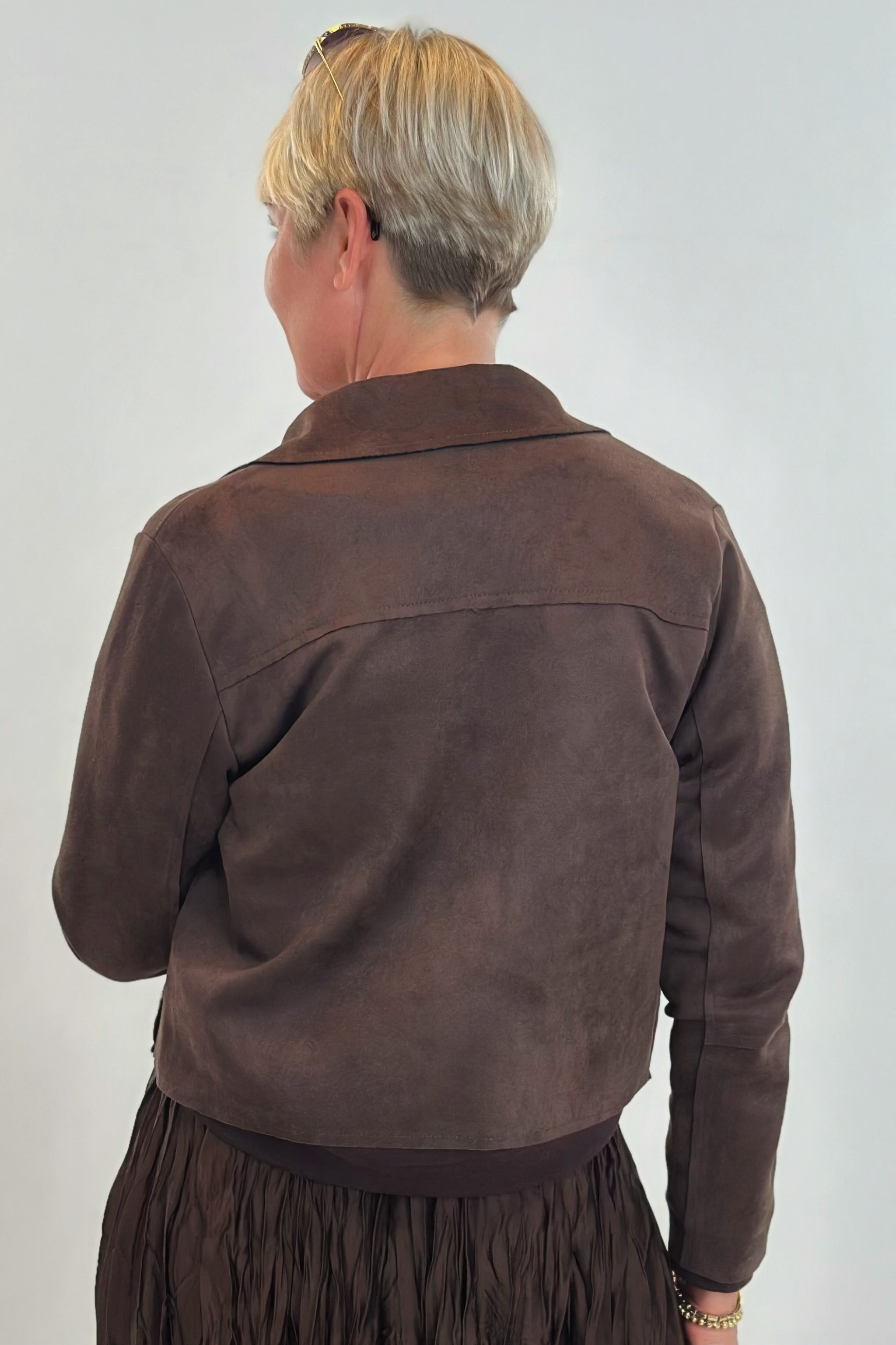 kurze Hemdjacke in Velours-Optik, braun