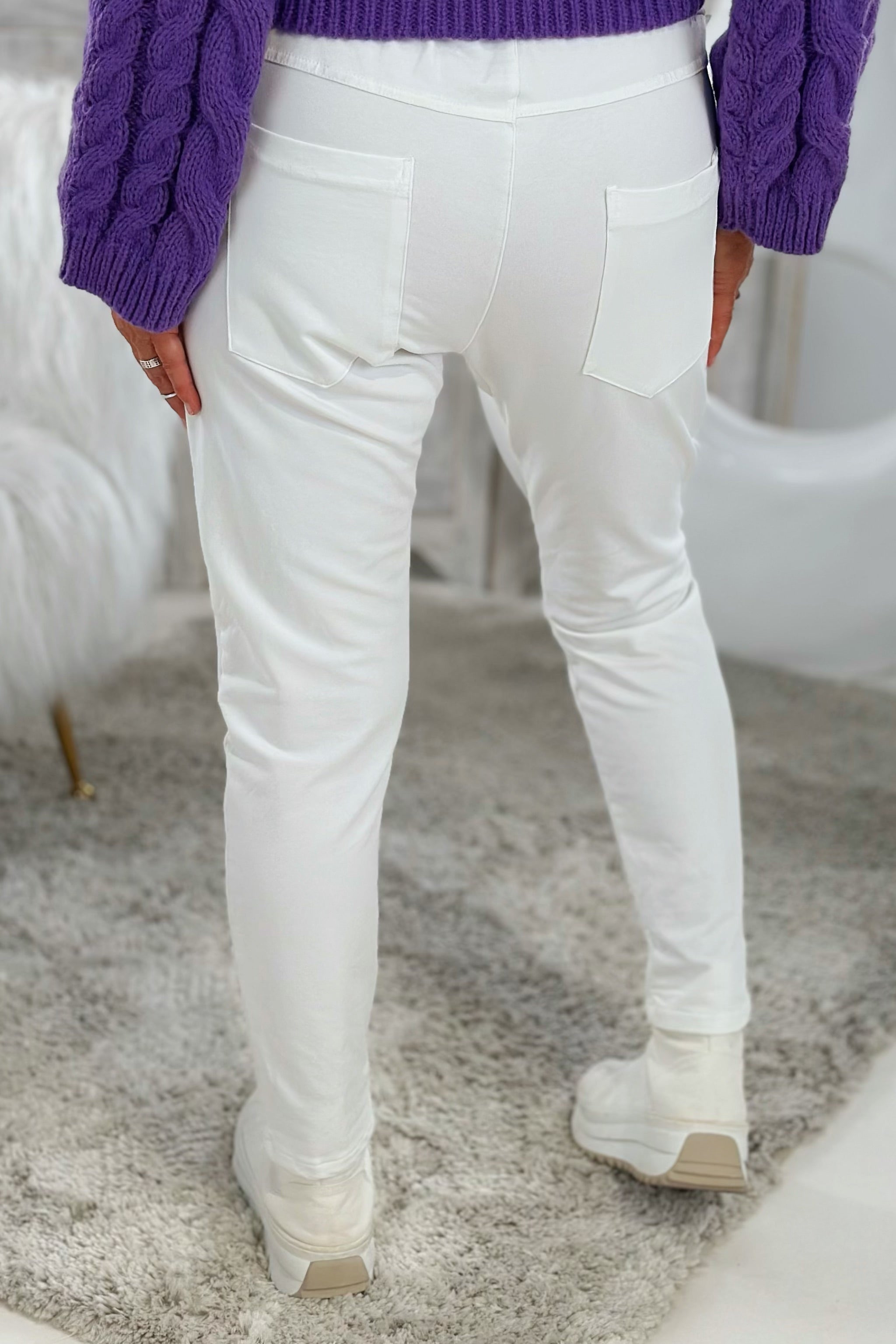 Joggpants mit großen Taschen, weiß