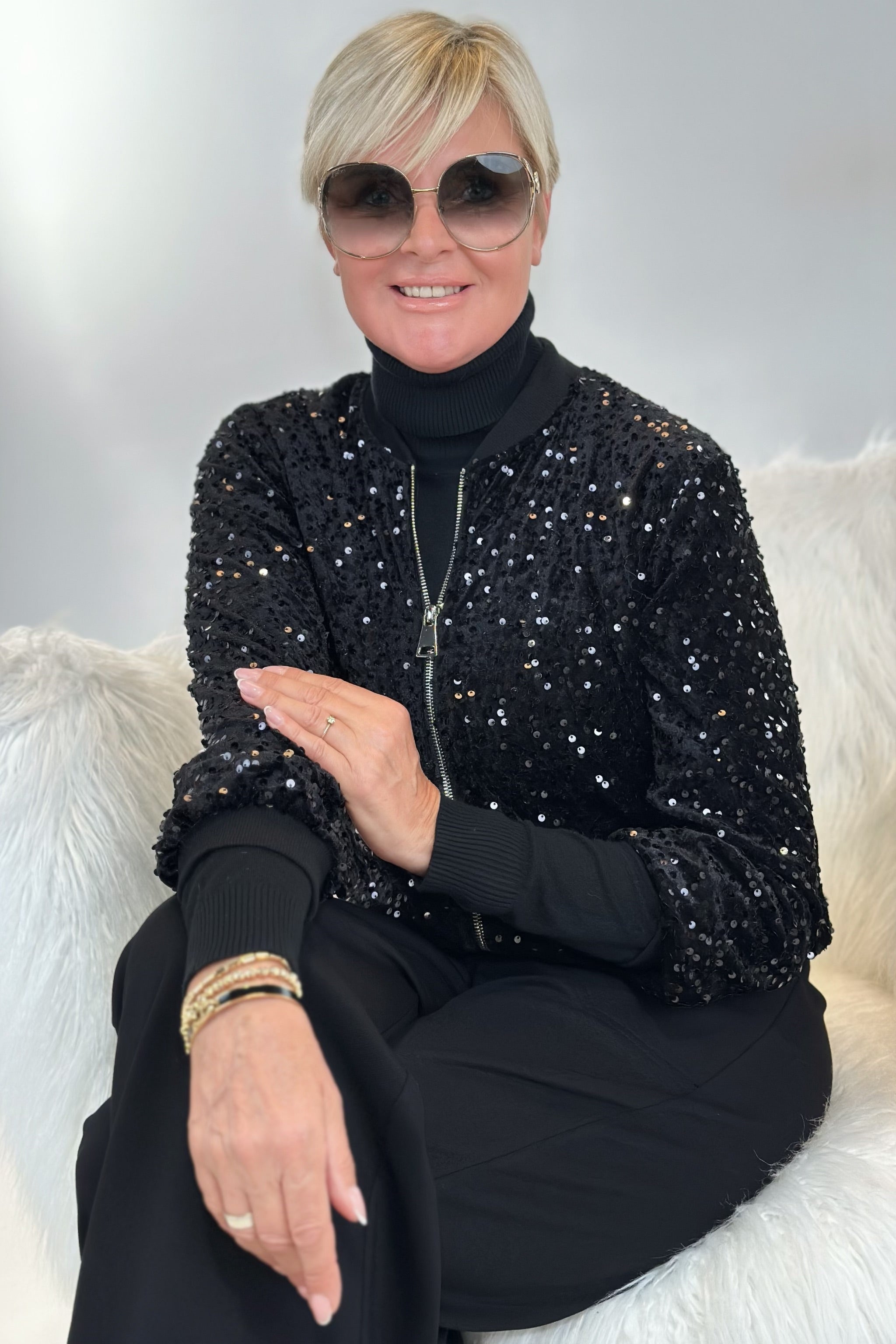 Pailletten besetzter Blouson, schwarz