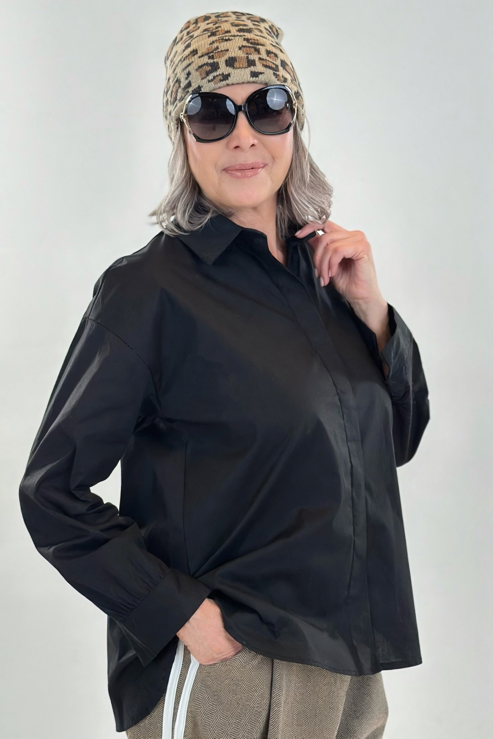 Bluse mit verdeckter Knopfleiste, schwarz