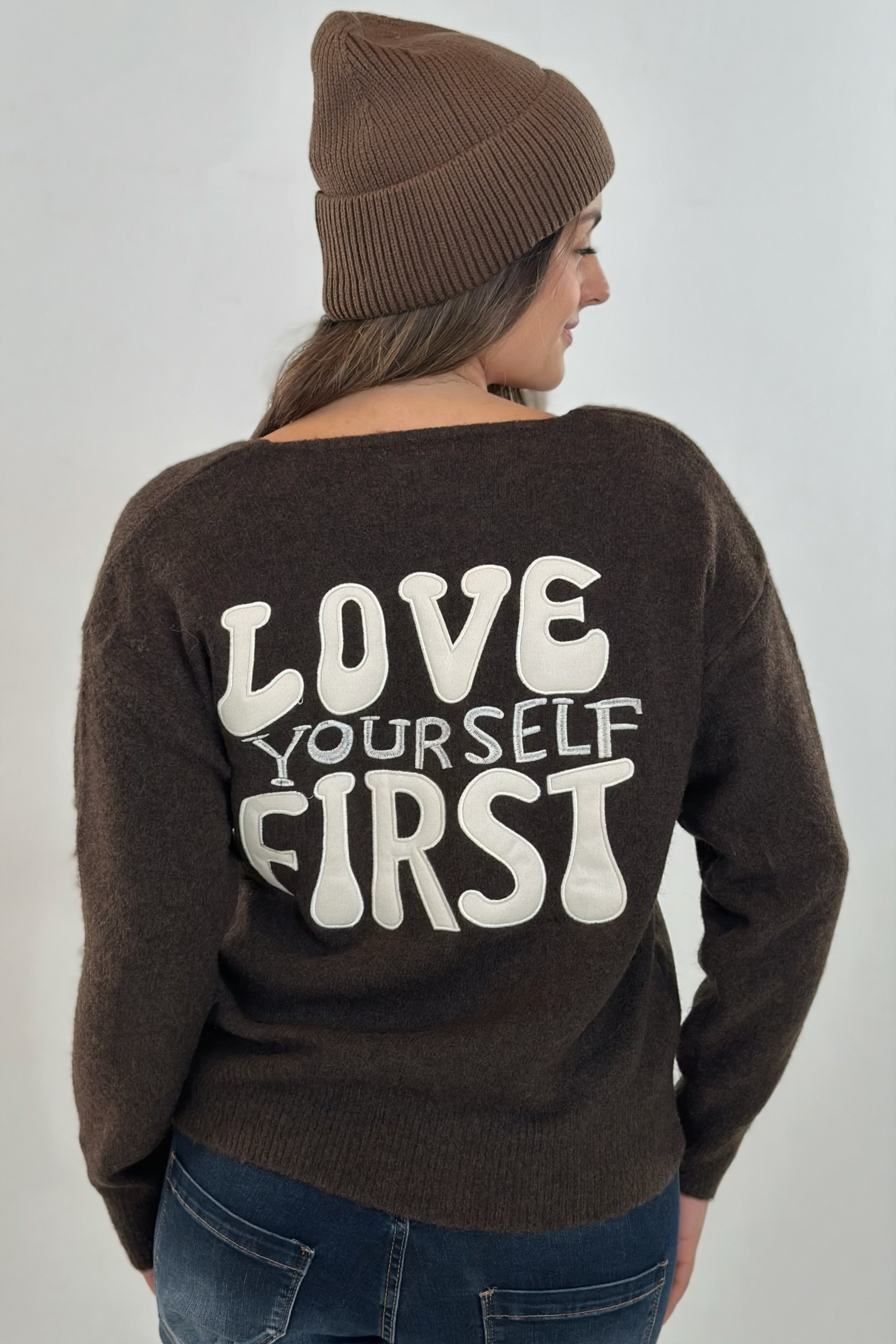 Strickpulli mit V-Ausschnitt und Herz, braun-meliert