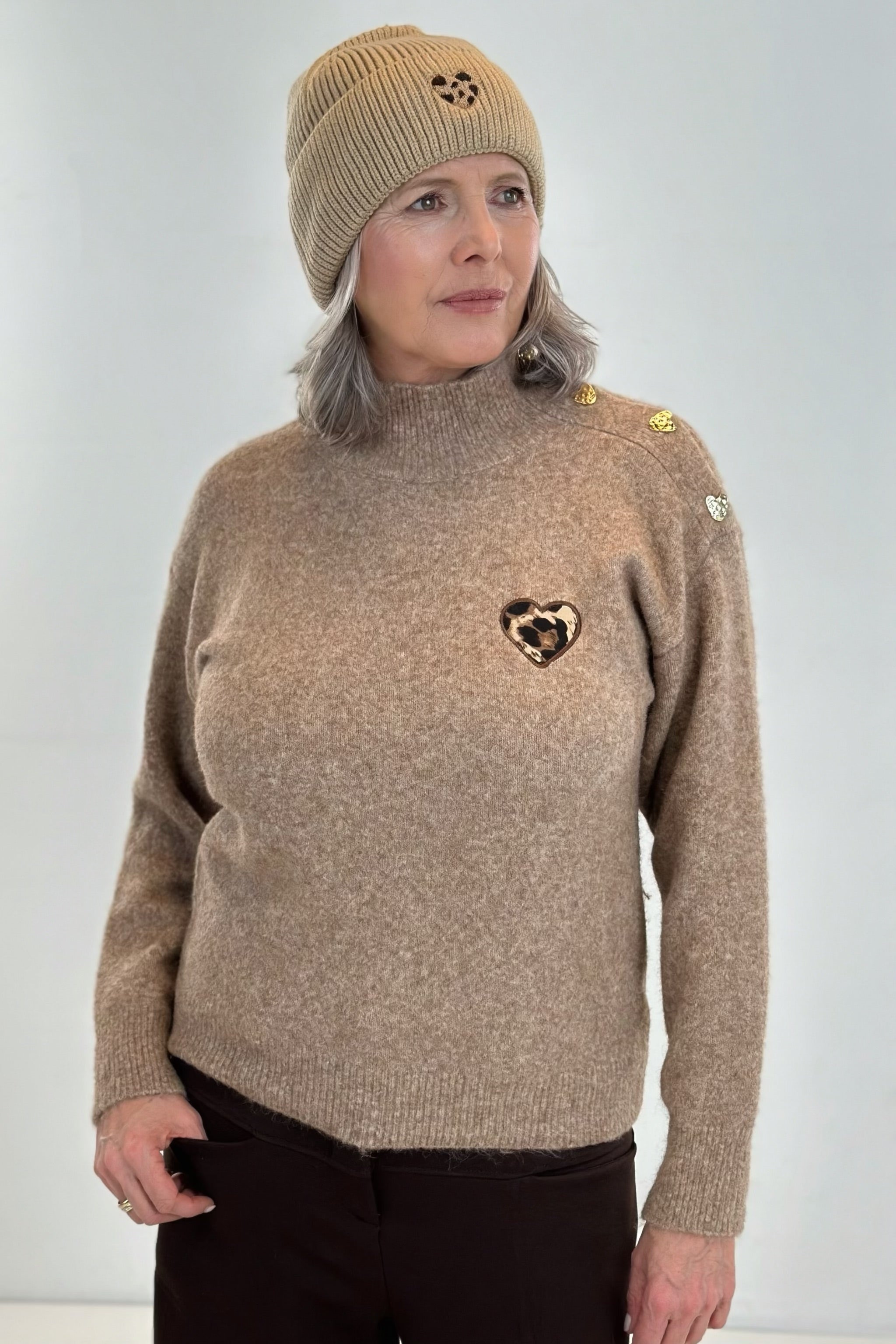 Strickpulli mit Turtleneck und Knöpfen, camel-meliert
