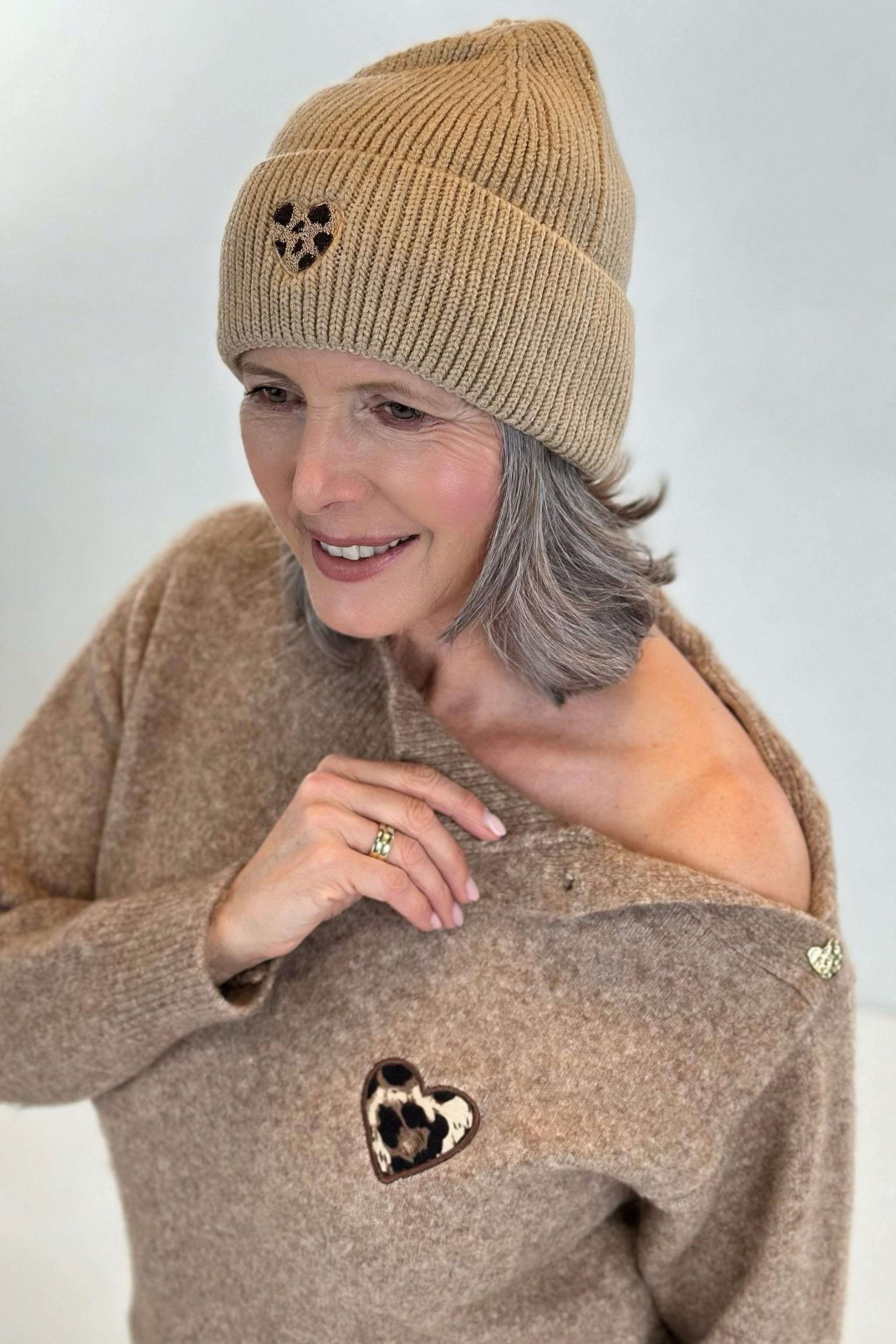 Strickpulli mit Turtleneck und Knöpfen, camel-meliert