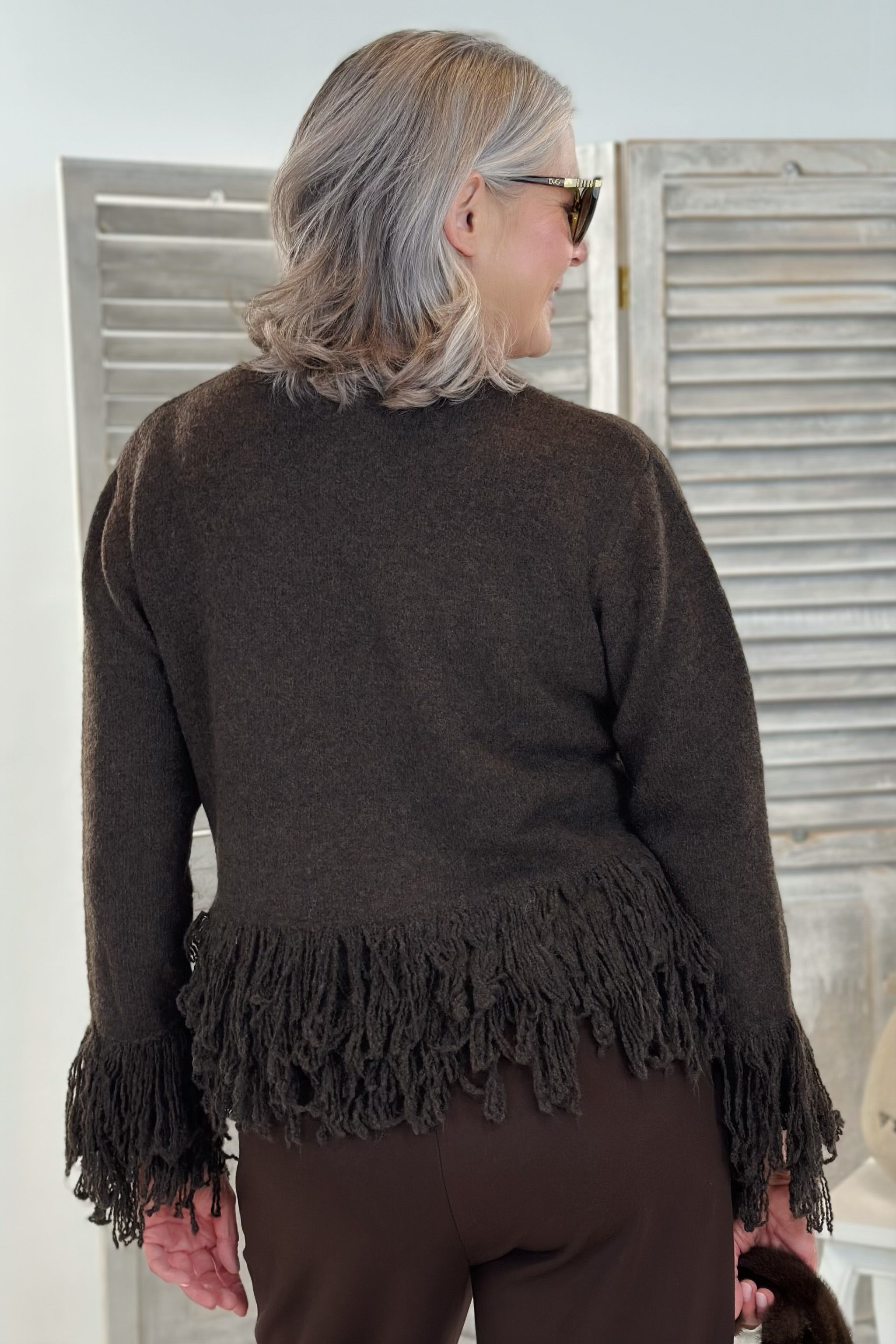kurzer Strickpulli mit Fransen, braun-creme