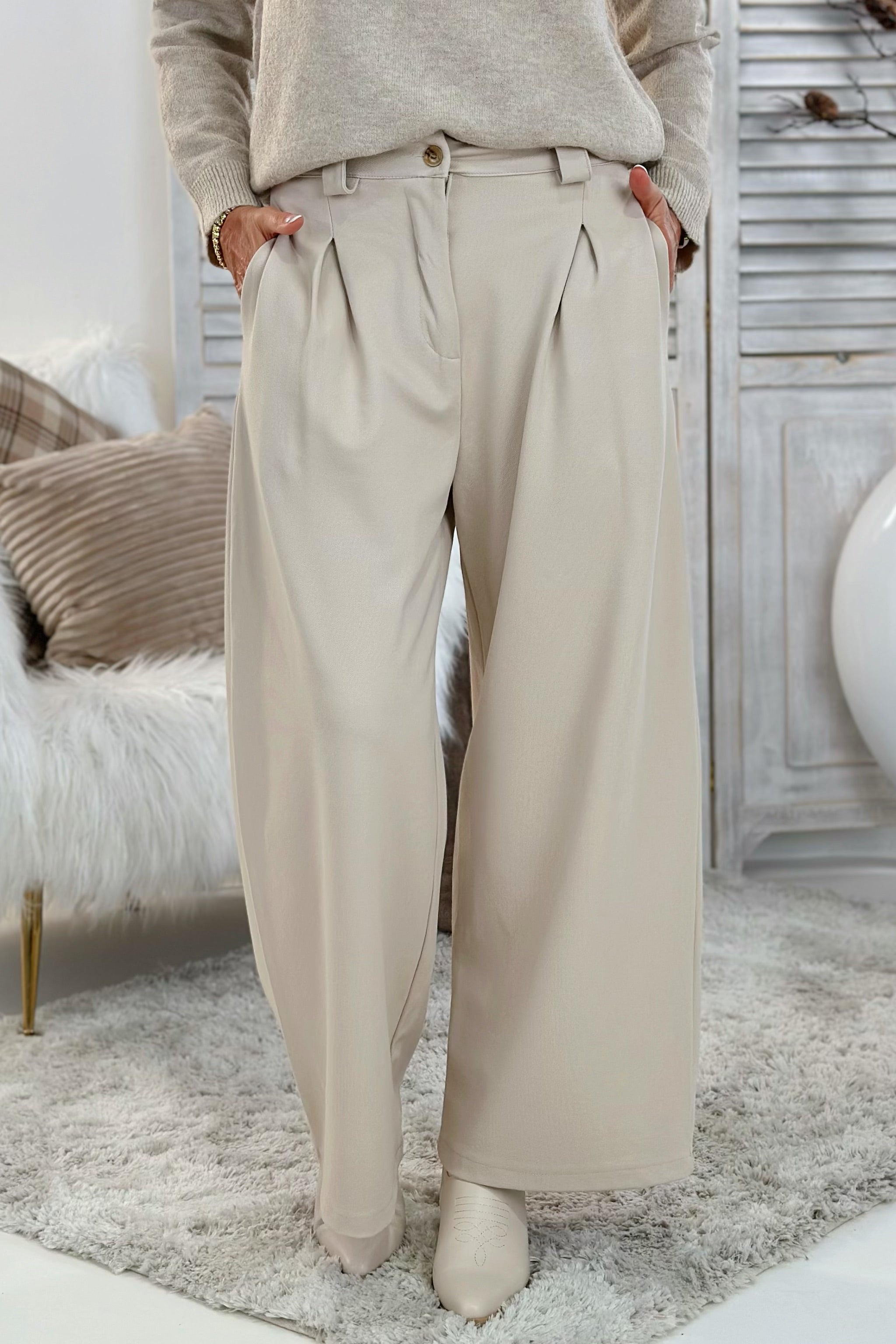 Herbstliche Hose mit Kellerfalten, beige