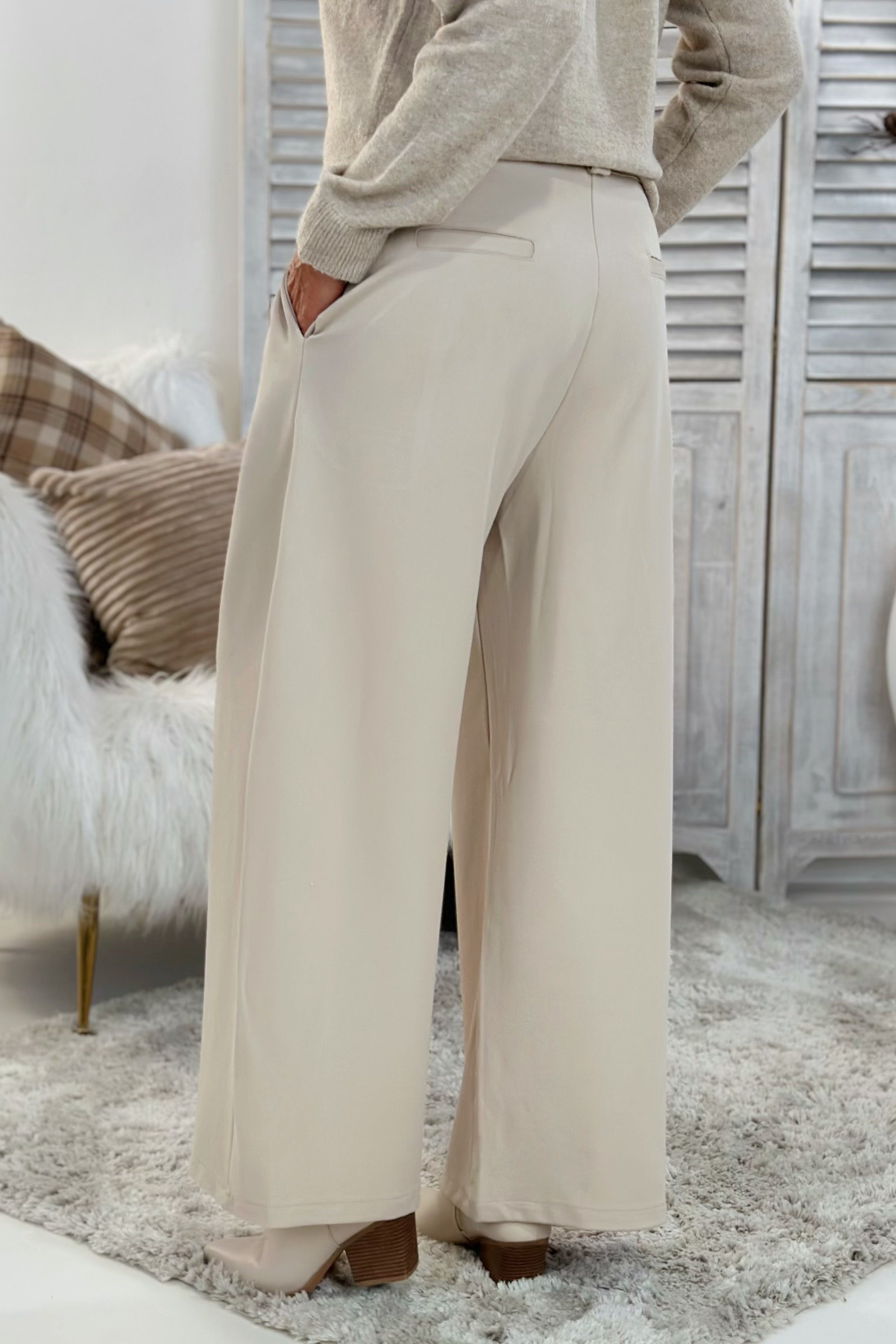 Herbstliche Hose mit Kellerfalten, beige