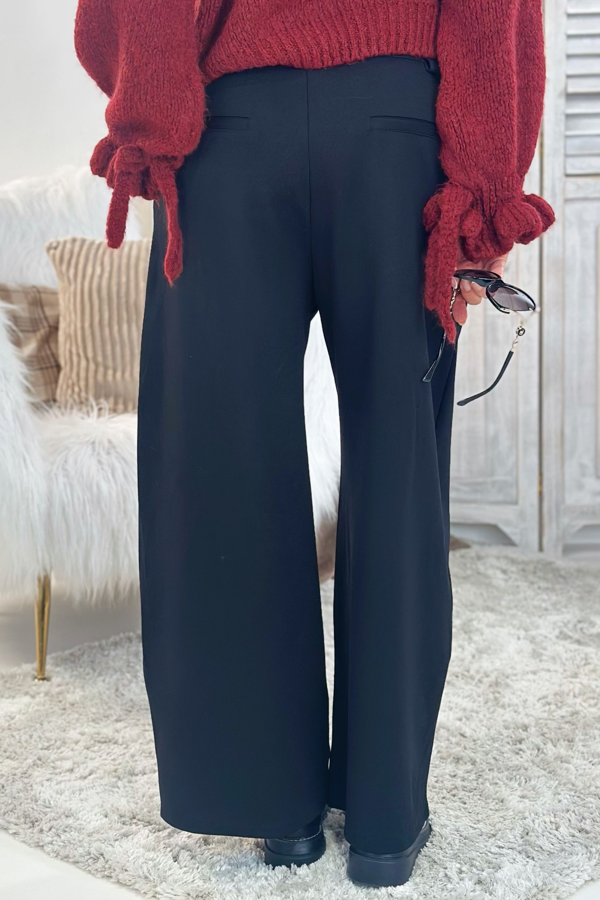 Herbstliche Hose mit Kellerfalten, schwarz