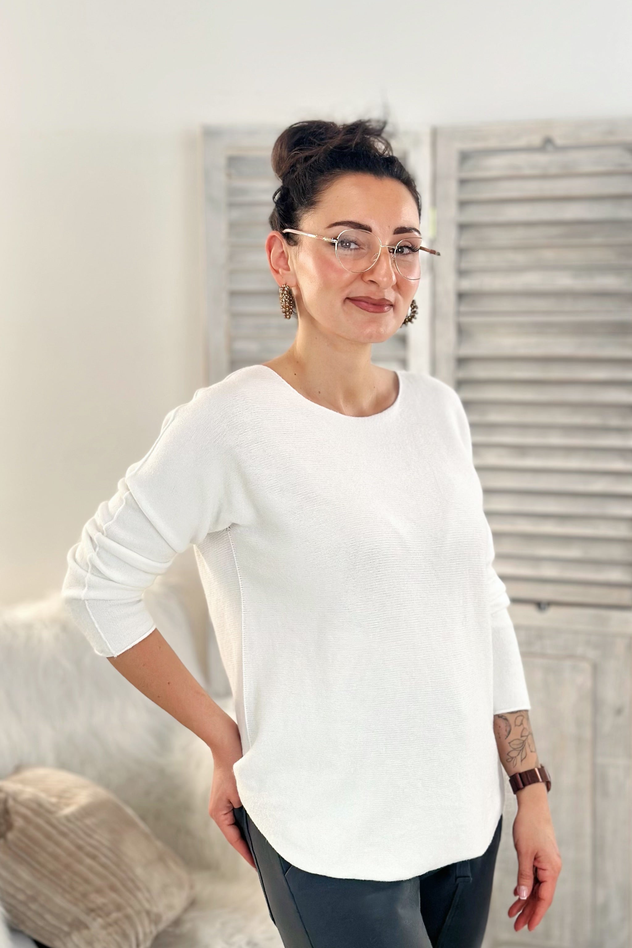 Leichter Strickpulli quergestrickt, ecru