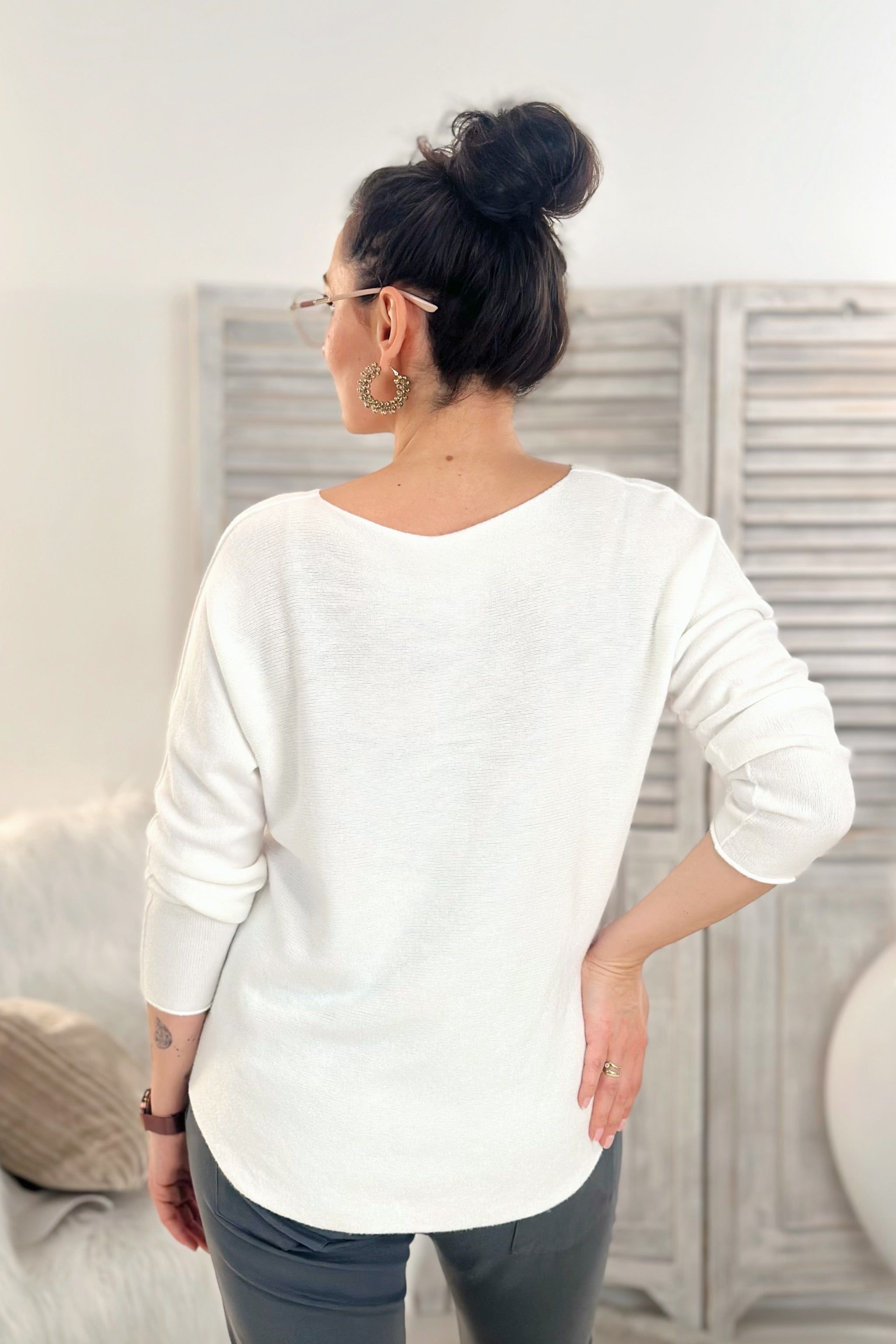 Leichter Strickpulli quergestrickt, ecru