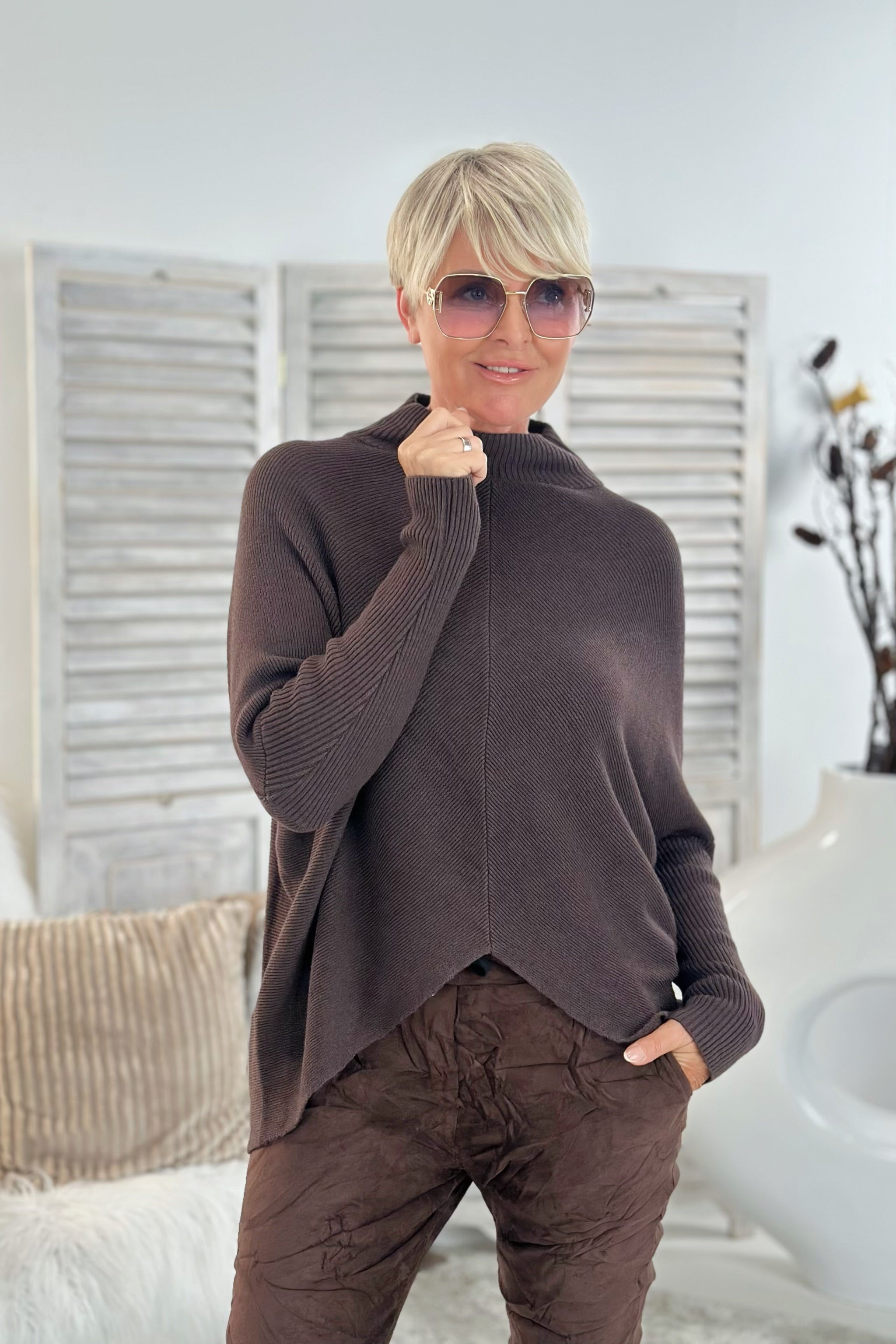 Weiter Pulli mit schmalen Ärmeln, braun