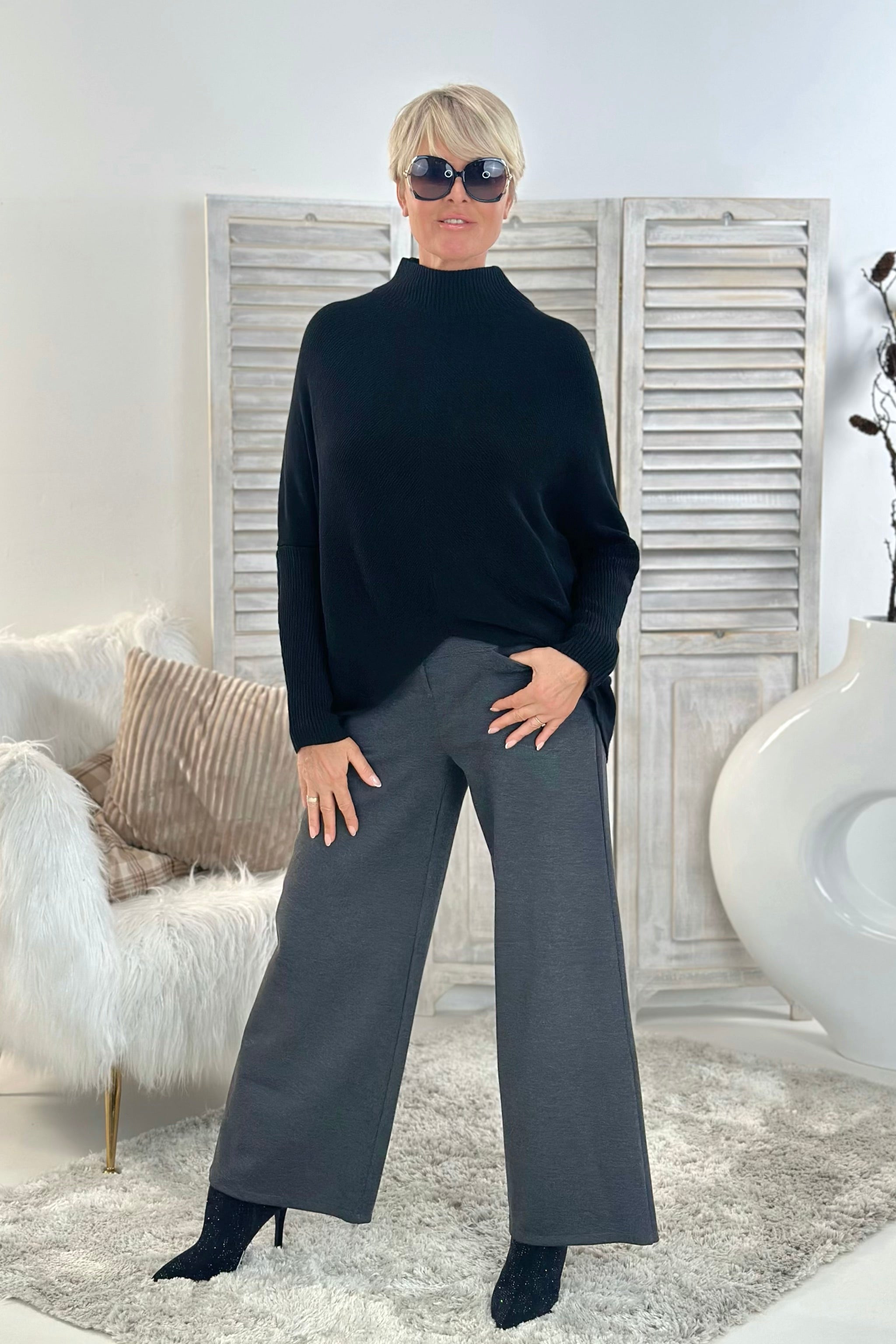 Weiter Pulli mit schmalen Ärmeln, schwarz