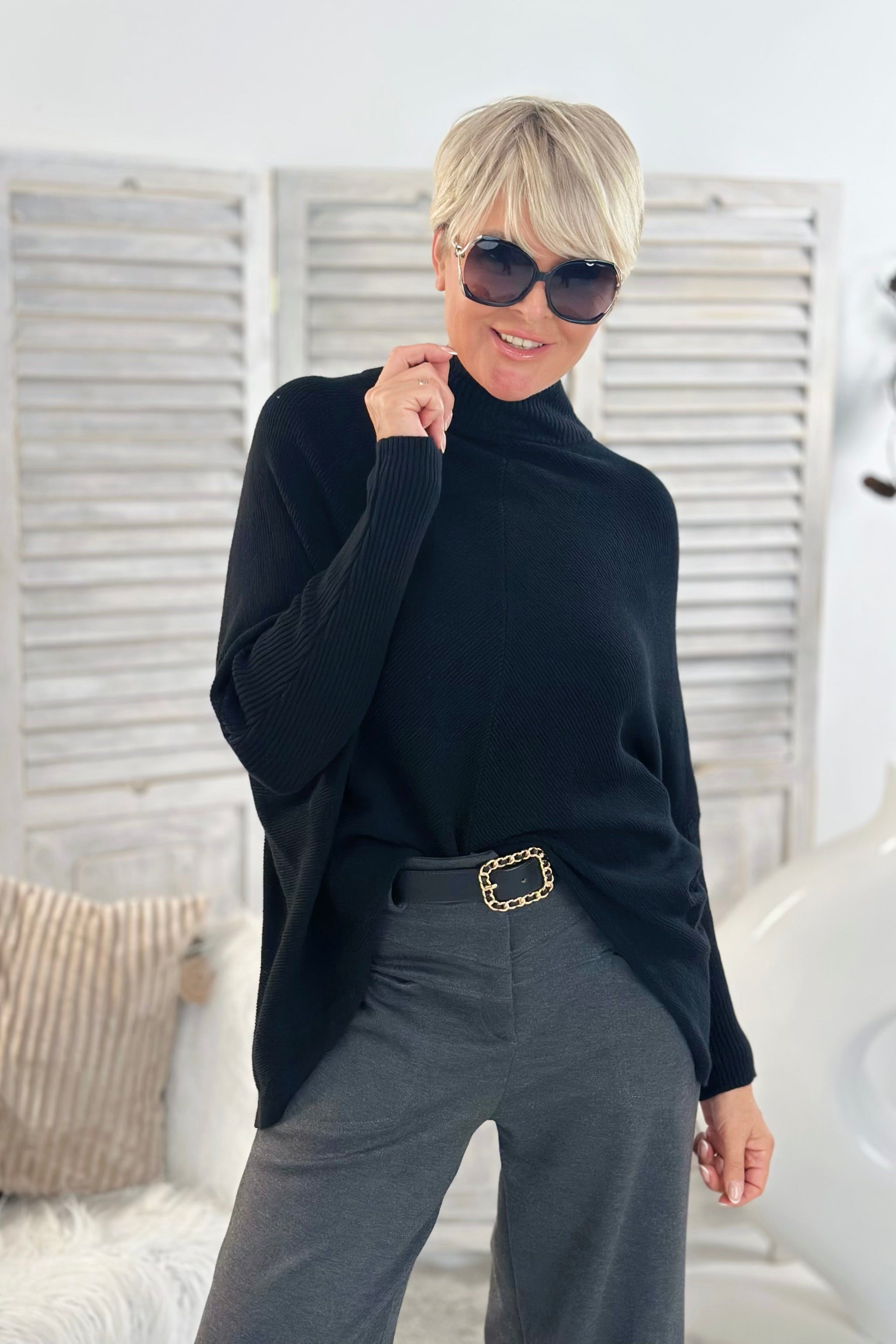 Weiter Pulli mit schmalen Ärmeln, schwarz