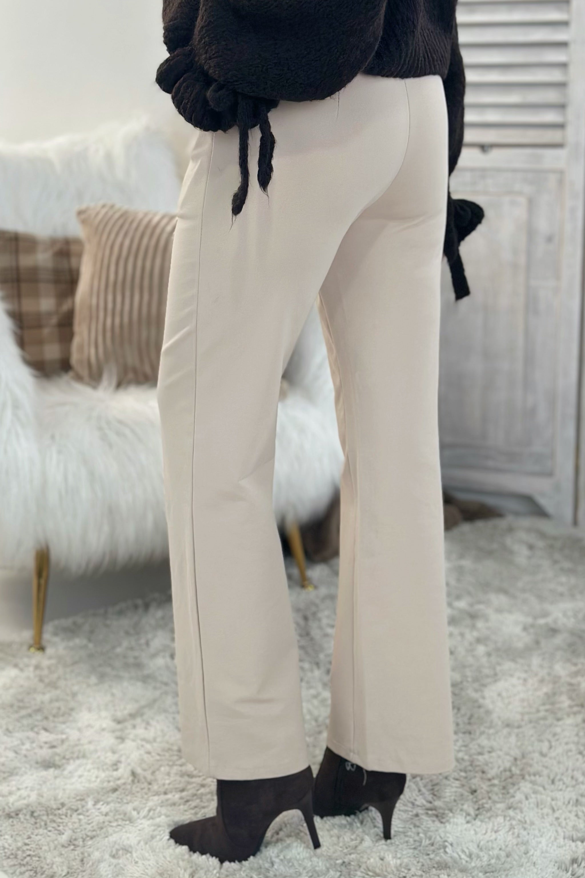Hose mit geradem Bein und Stoffgürtel, beige
