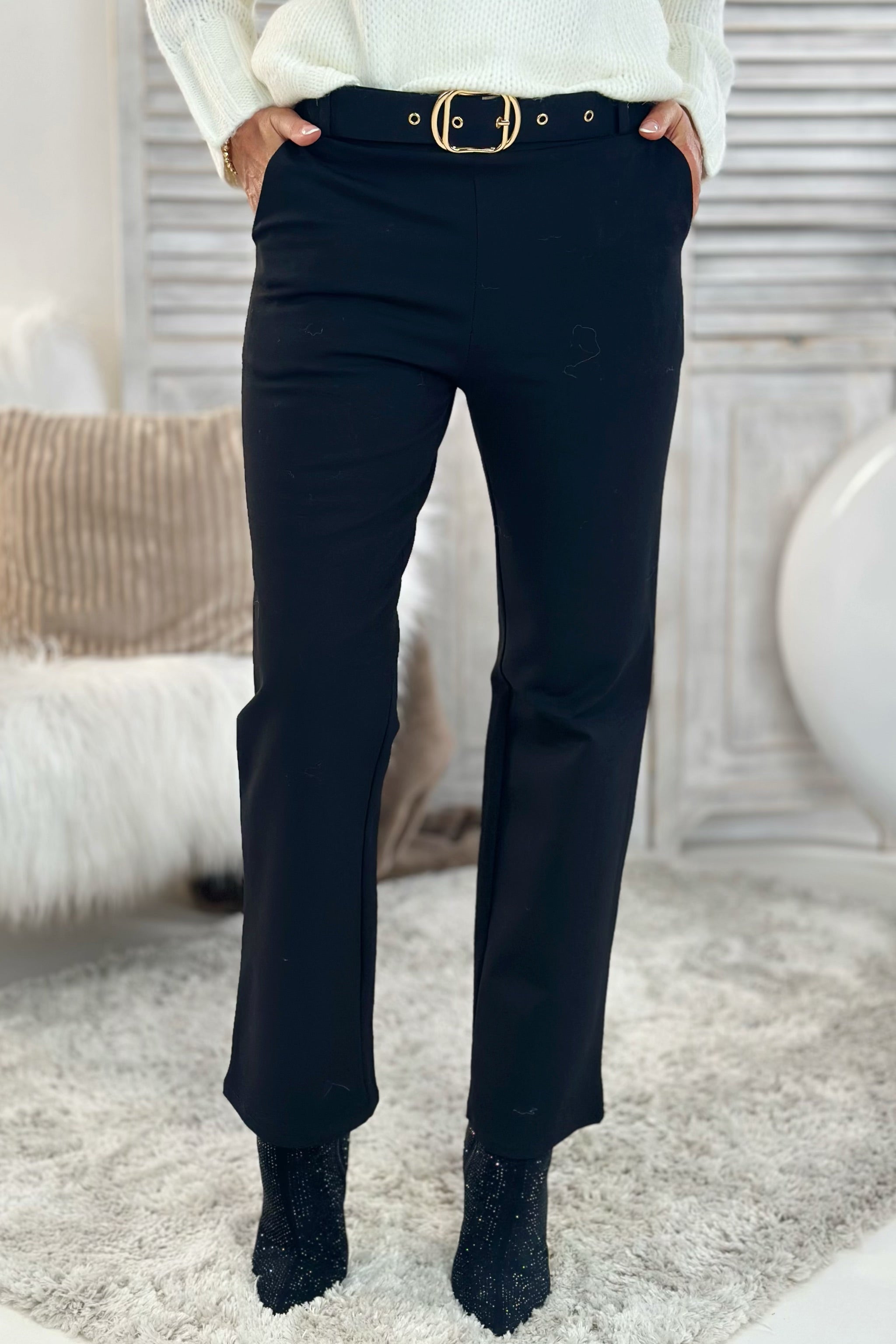 Hose mit geradem Bein und Stoffgürtel, schwarz