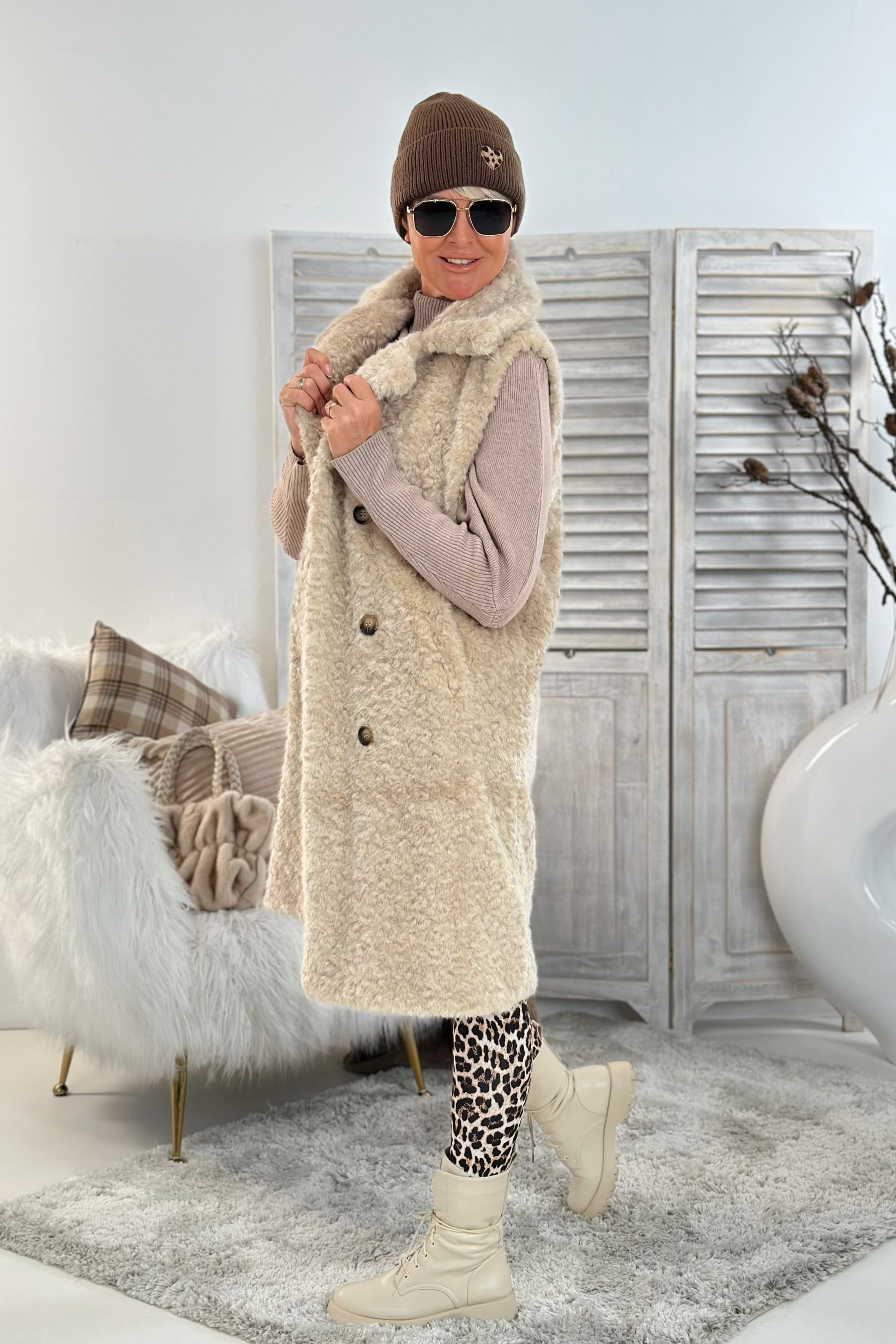 lange flauschige Weste, beige