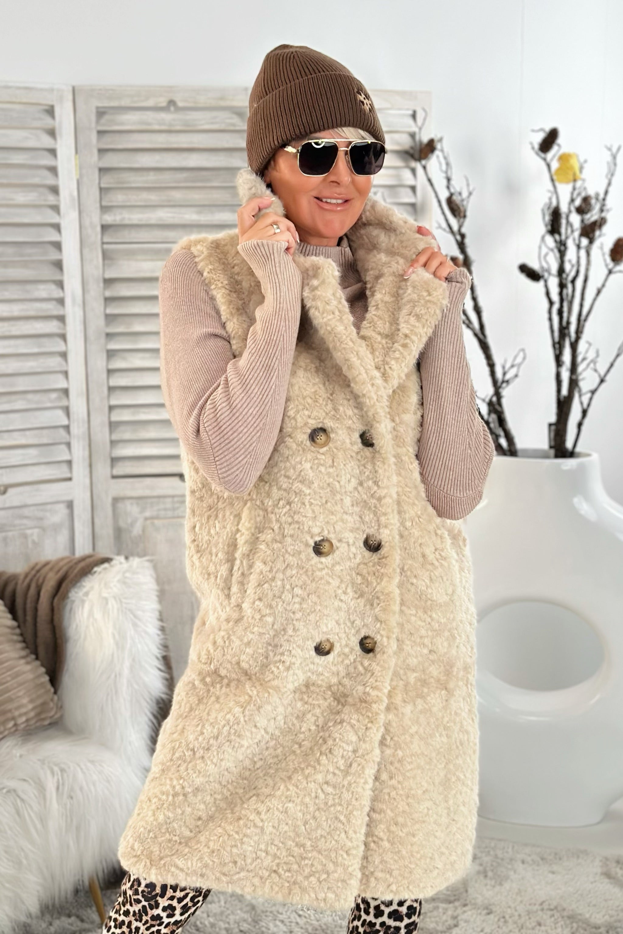 lange flauschige Weste, beige