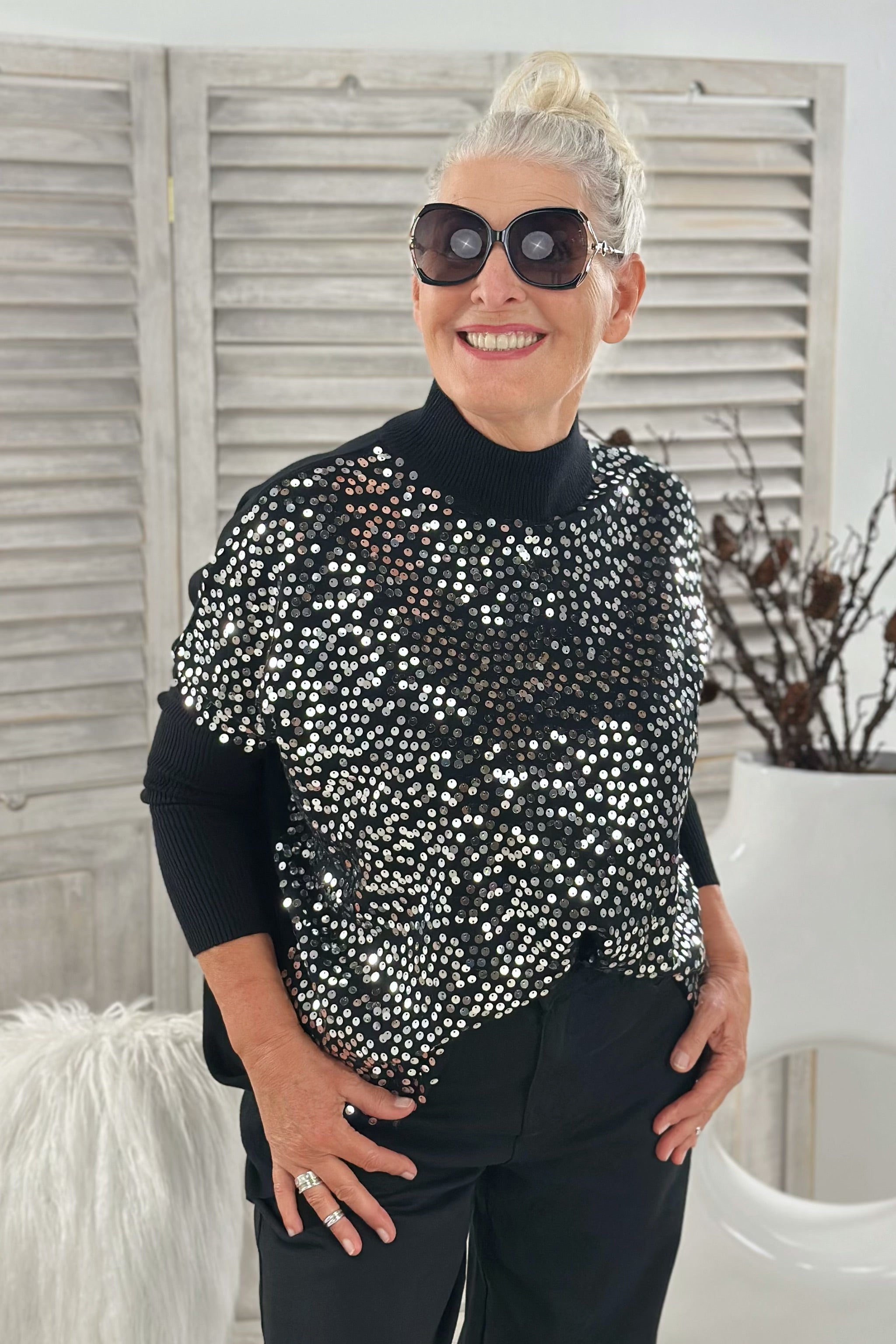 Strickpulli mit Pailletten und Turtleneck, schwarz-silber