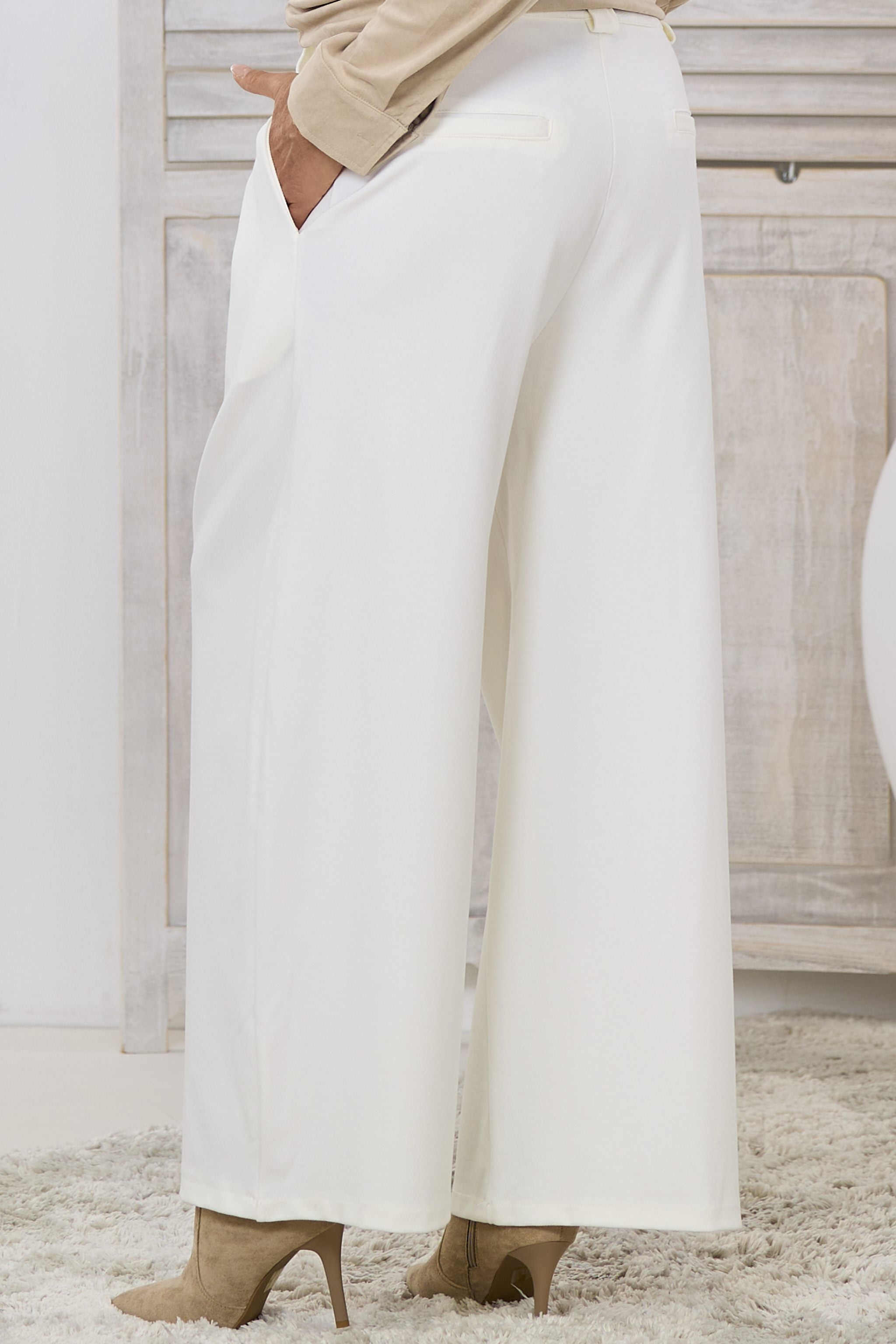 Herbstliche Hose mit Kellerfalten, ecru